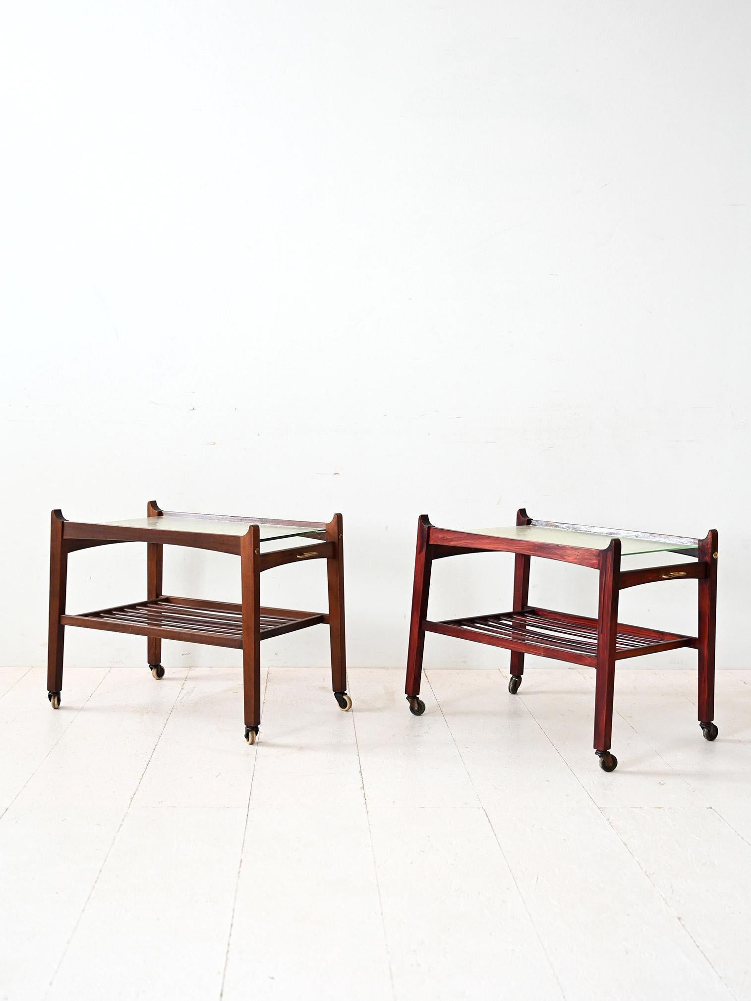 Pareja de mesillas de noche escandinavas de los años 40/50 Escandinavo moderno en venta