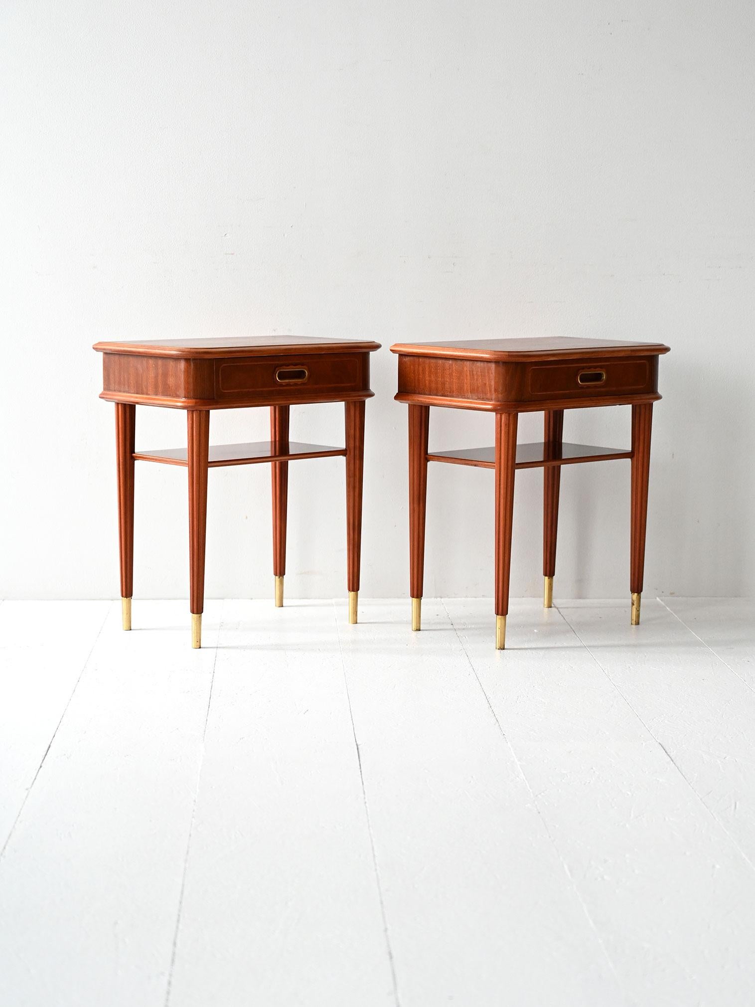 Scandinavian Paire de tables de chevet scandinaves en acajou des années 1940 en vente