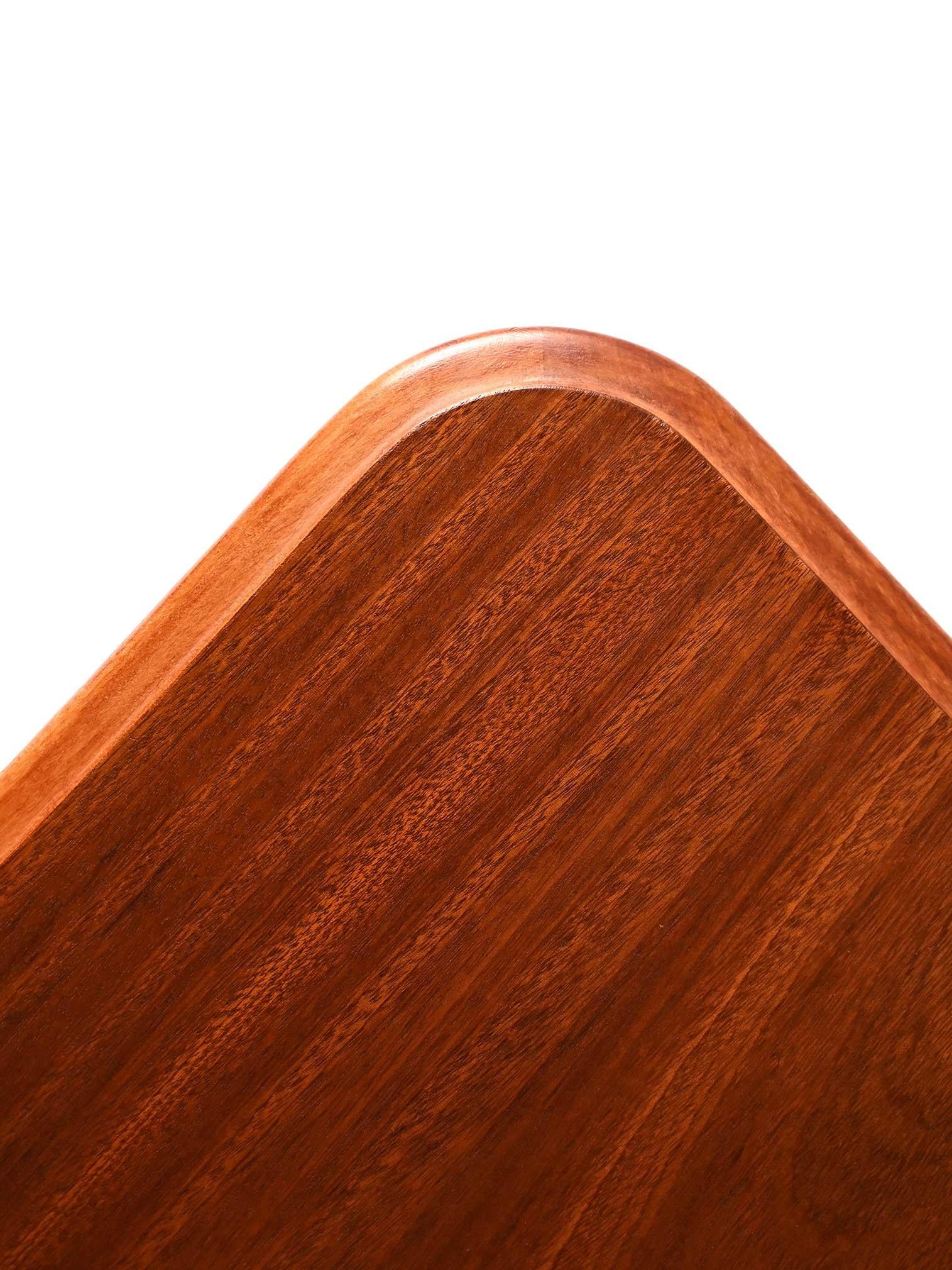 Paire de tables de chevet scandinaves en acajou des années 1940 Bon état - En vente à Brescia, IT