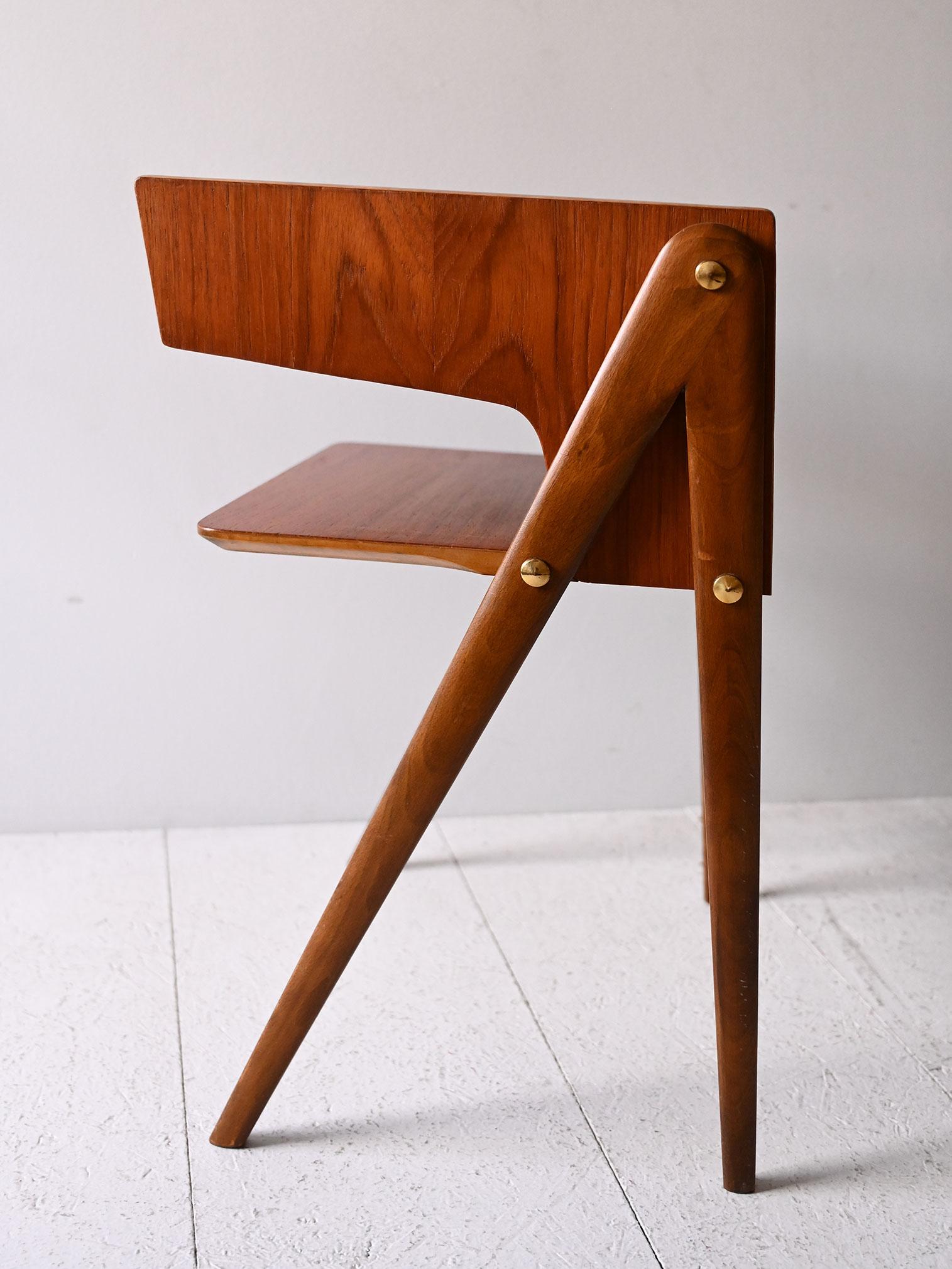 Coppia comodini scandinavi anni 50 con mensola in vendita 1