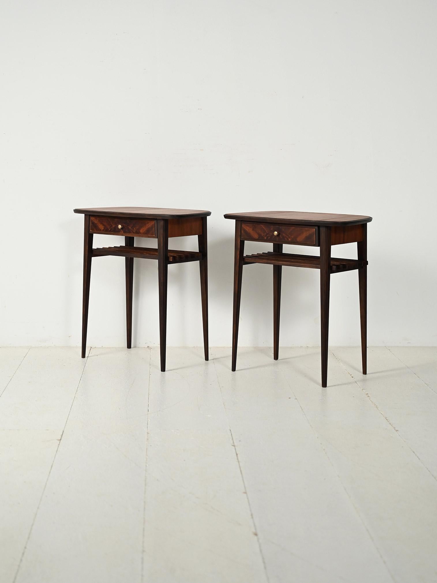 Scandinavo moderno Coppia comodini scandinavi in mogano anni '50 in vendita