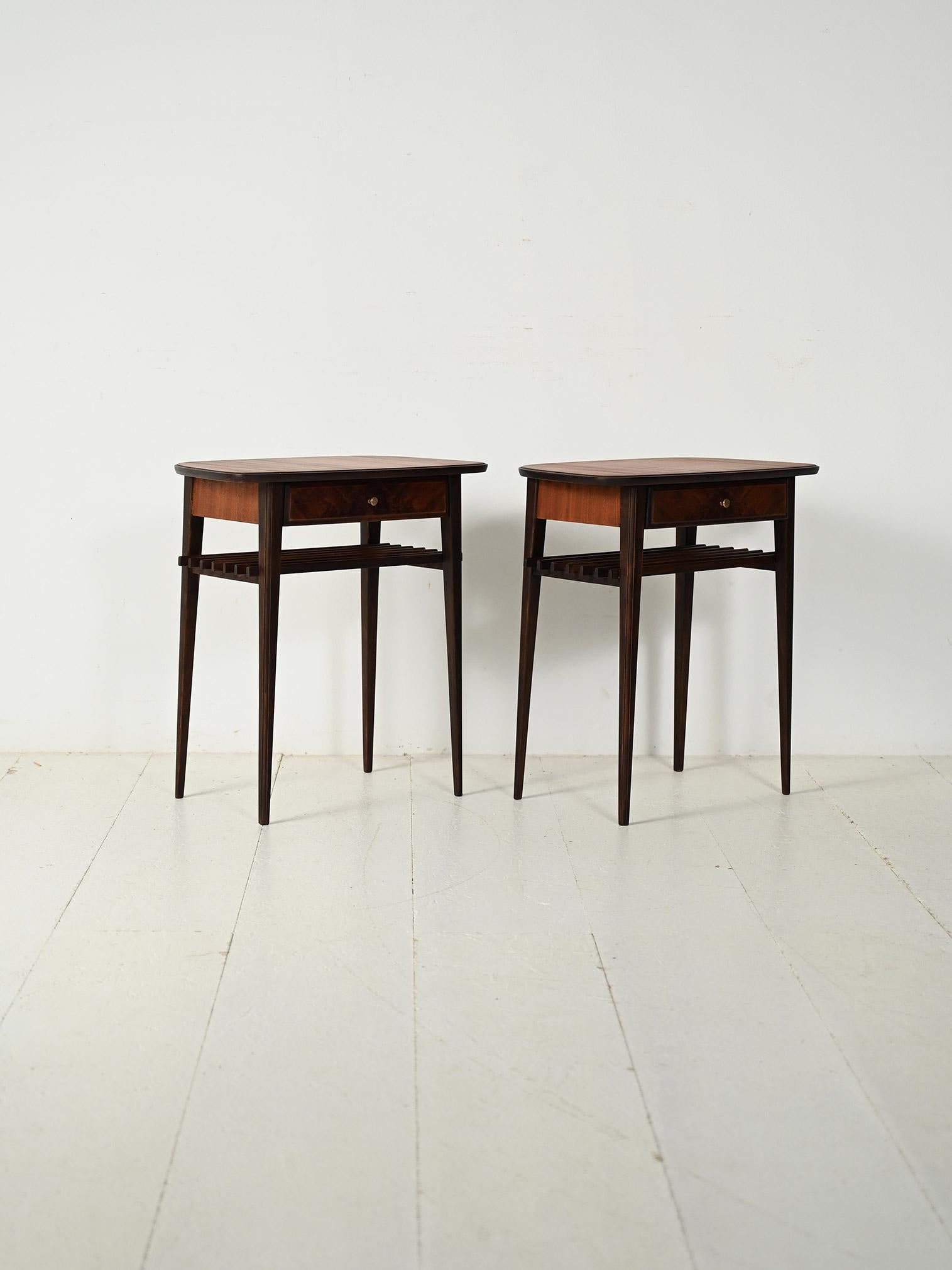 Scandinavo Coppia comodini scandinavi in mogano anni '50 in vendita