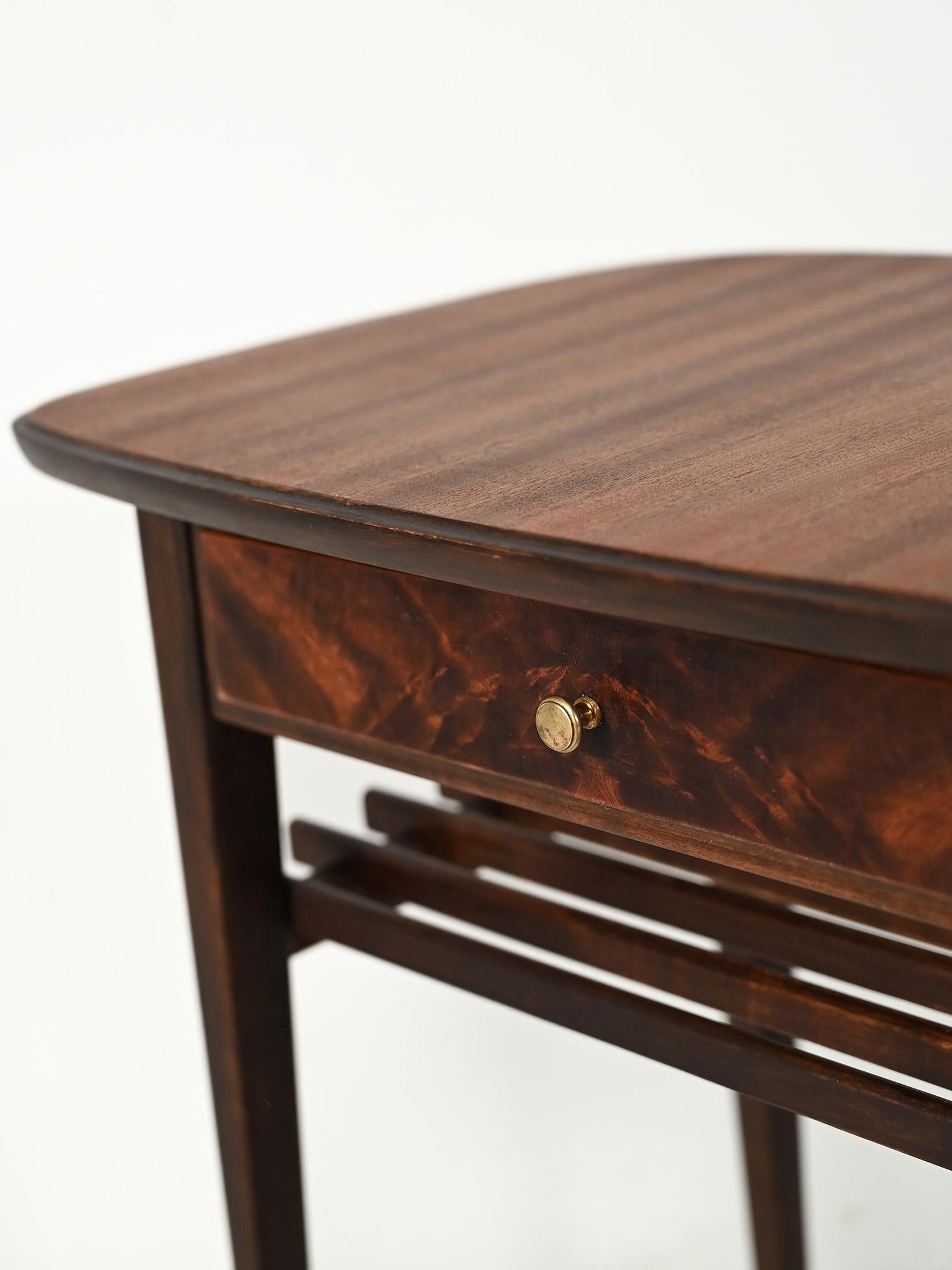 Mogano Coppia comodini scandinavi in mogano anni '50 in vendita