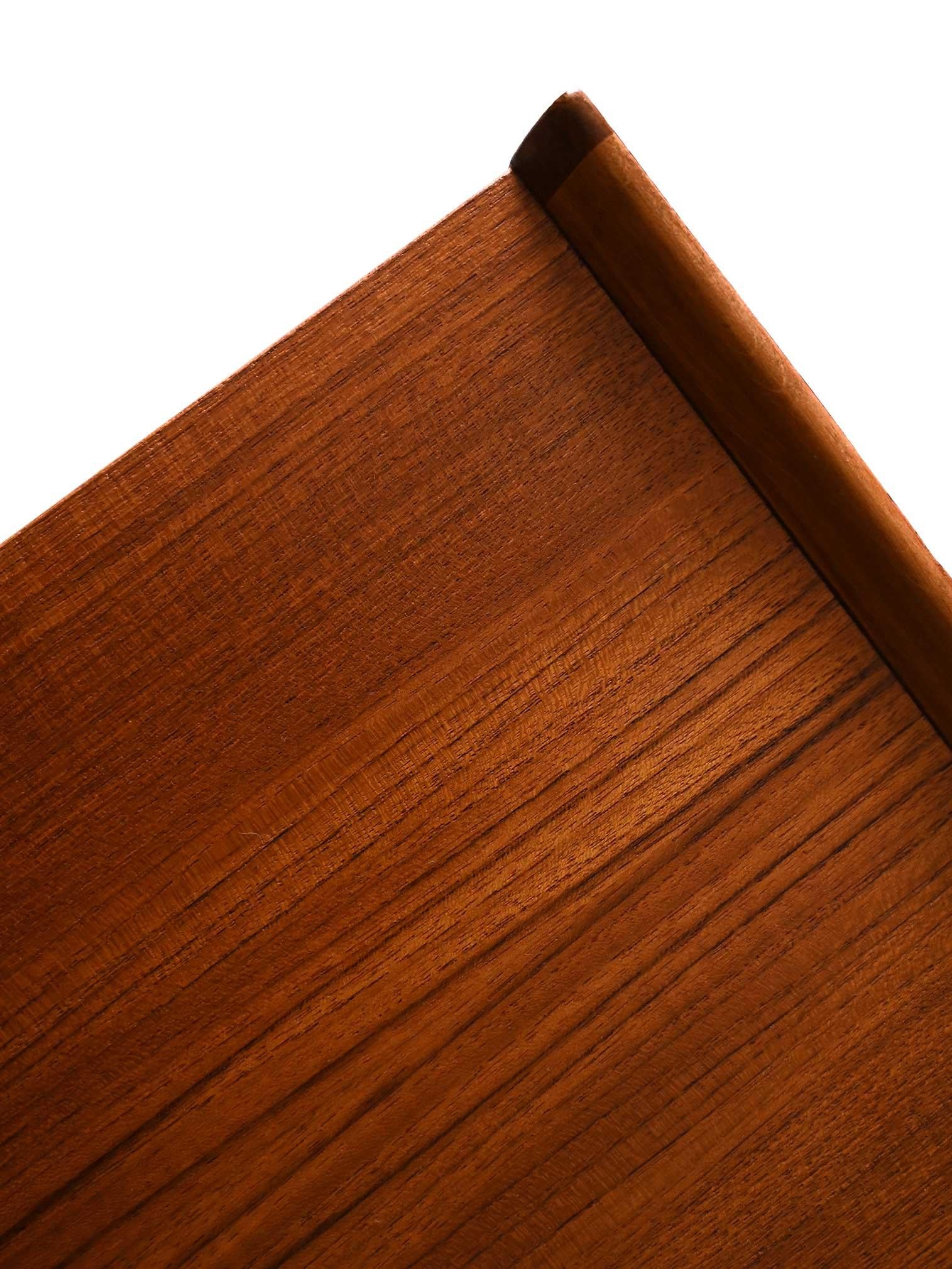 Paire de tables de nuit scandinaves en teck des années 1950 Bon état - En vente à Brescia, IT