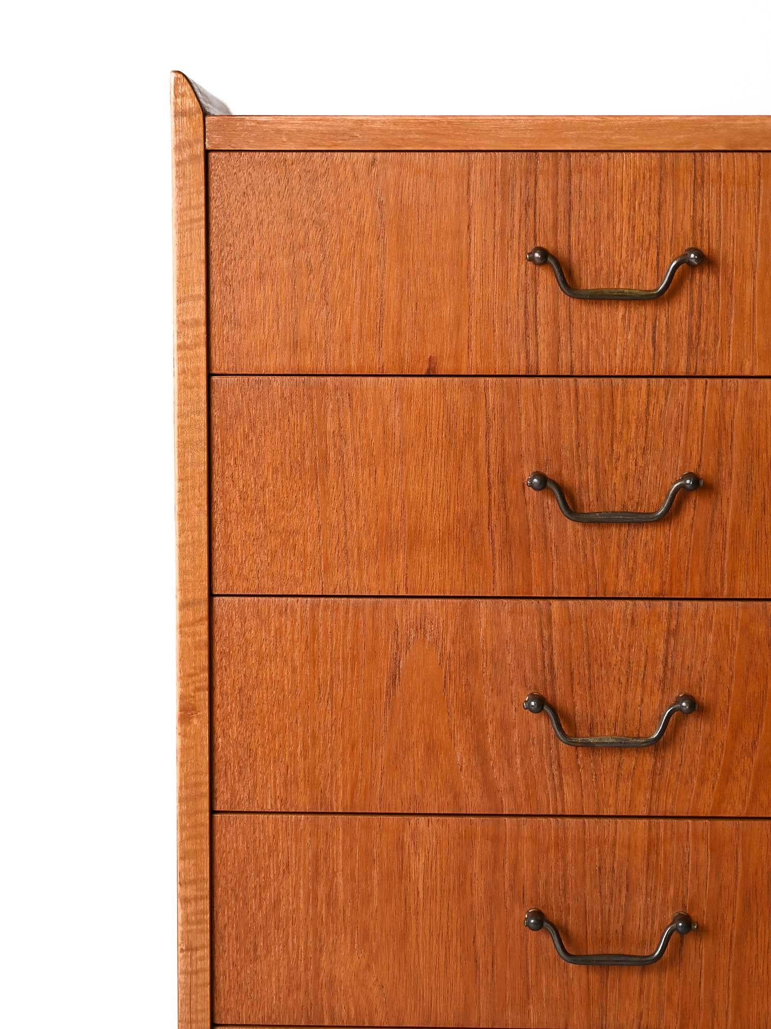 Mid-20th Century Paire de tables de nuit scandinaves en teck des années 1950 en vente