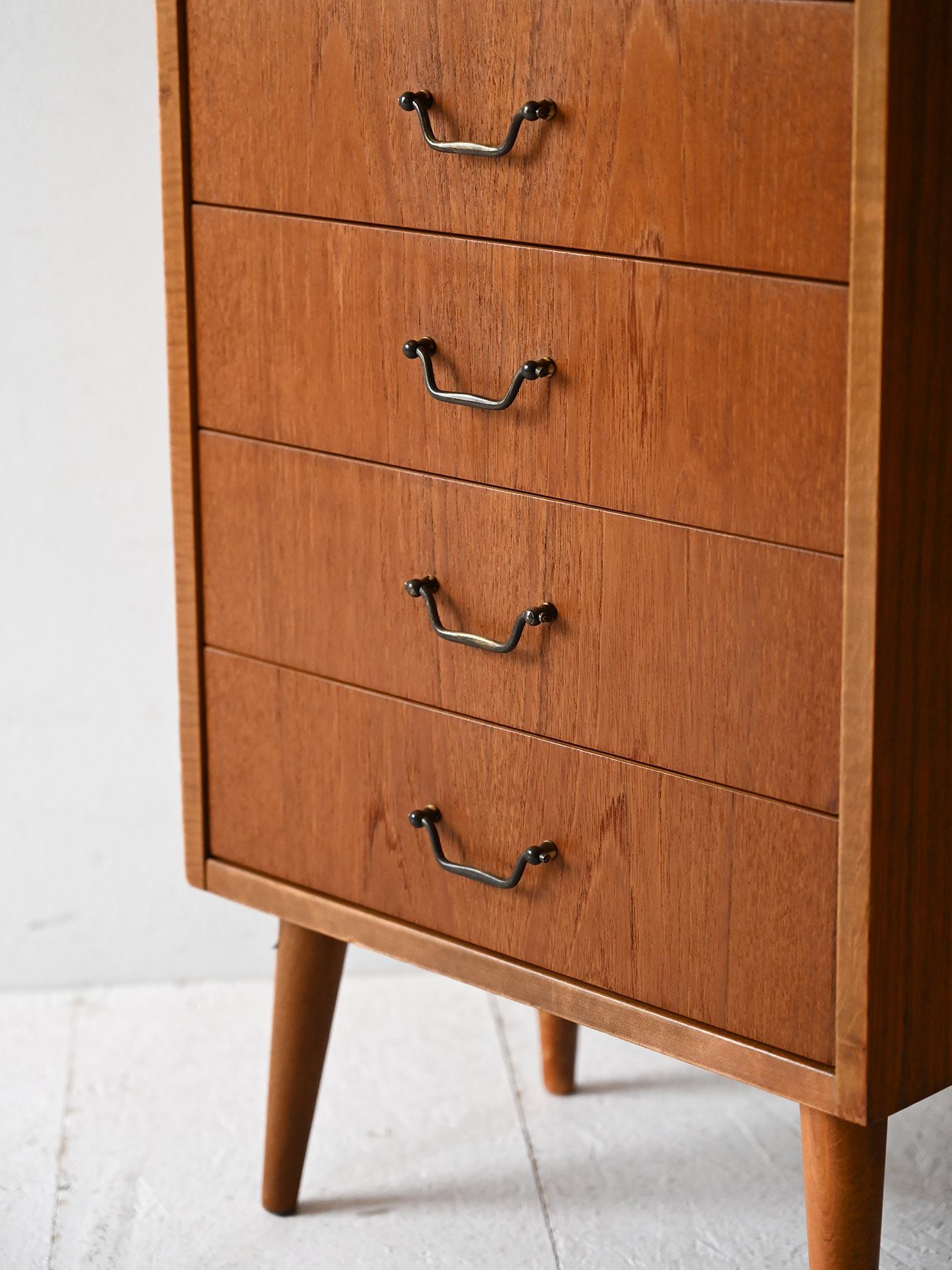 Teck Paire de tables de nuit scandinaves en teck des années 1950 en vente