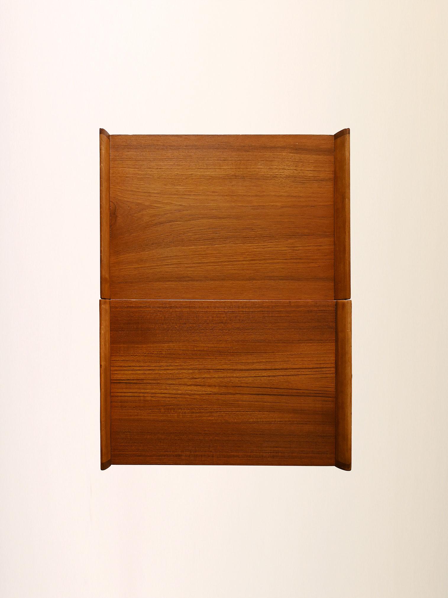 Paire de tables de nuit scandinaves en teck des années 1950 en vente 2