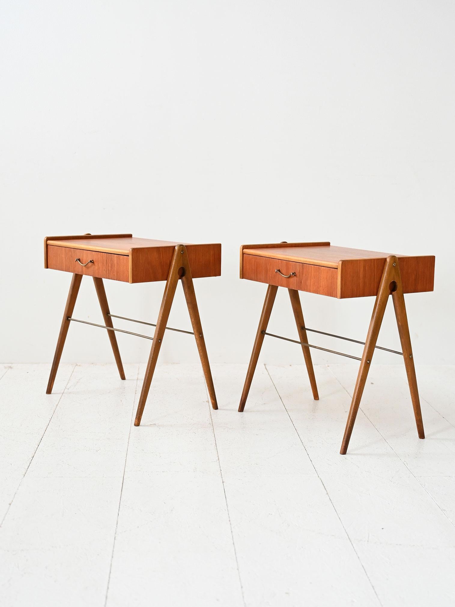 Scandinave moderne Coppia comodini scandinavi in teak fine anni ’50 en vente