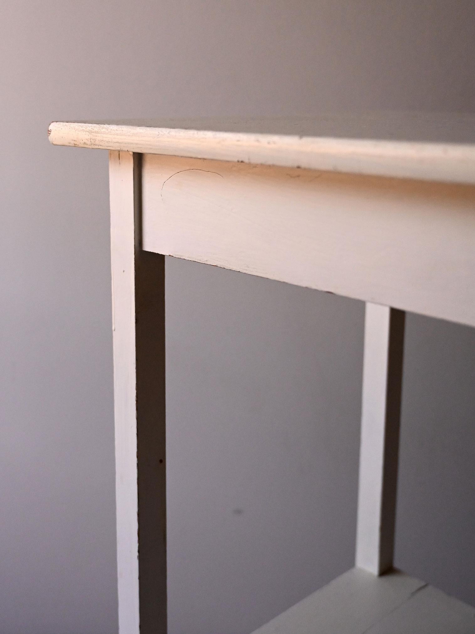 Coppia comodini scandinavi metà Novecento dipinti di bianco in vendita 3