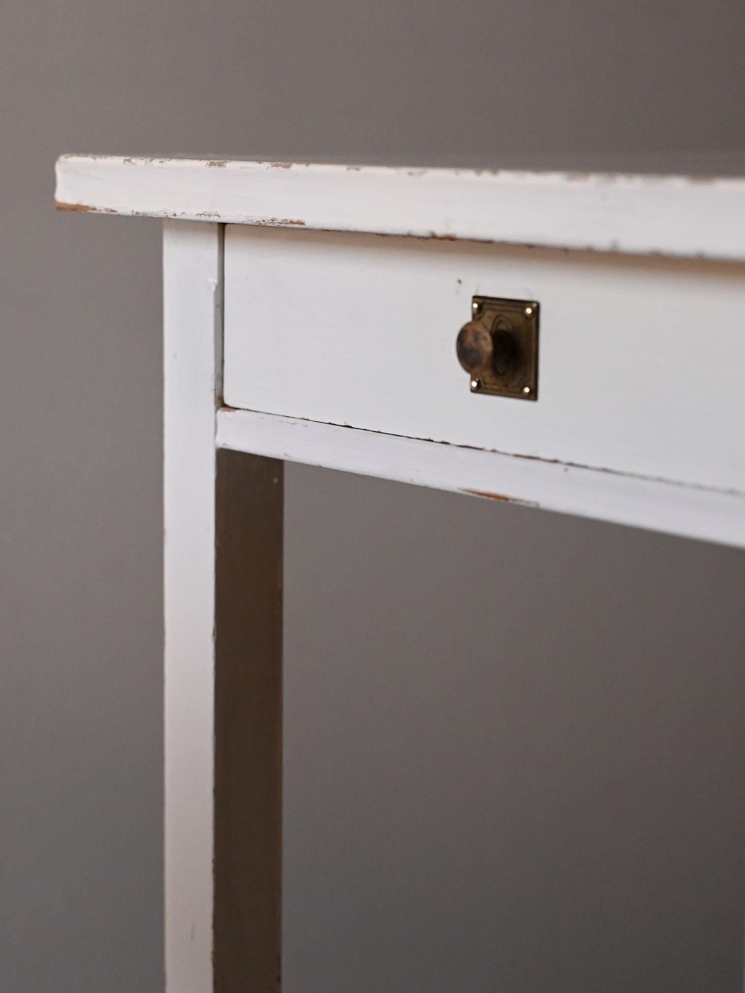 Coppia comodini scandinavi metà Novecento dipinti di bianco in vendita 5