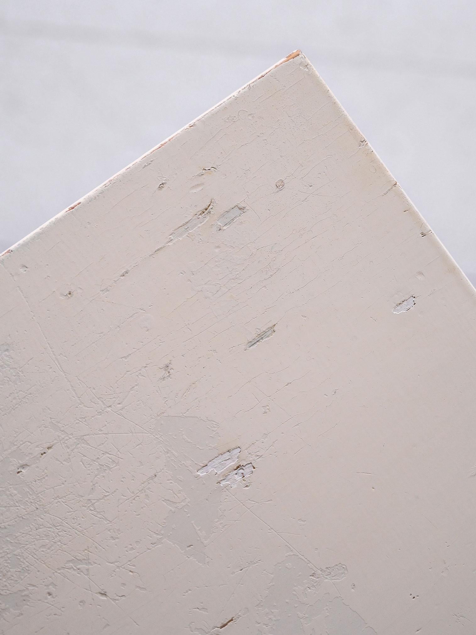 Coppia comodini scandinavi metà Novecento dipinti di bianco In condizioni buone in vendita a Brescia, IT