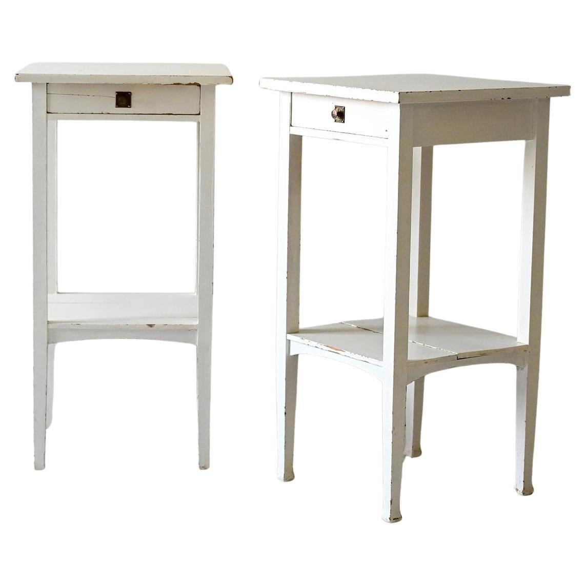 Coppia comodini scandinavi metà Novecento dipinti di bianco in vendita
