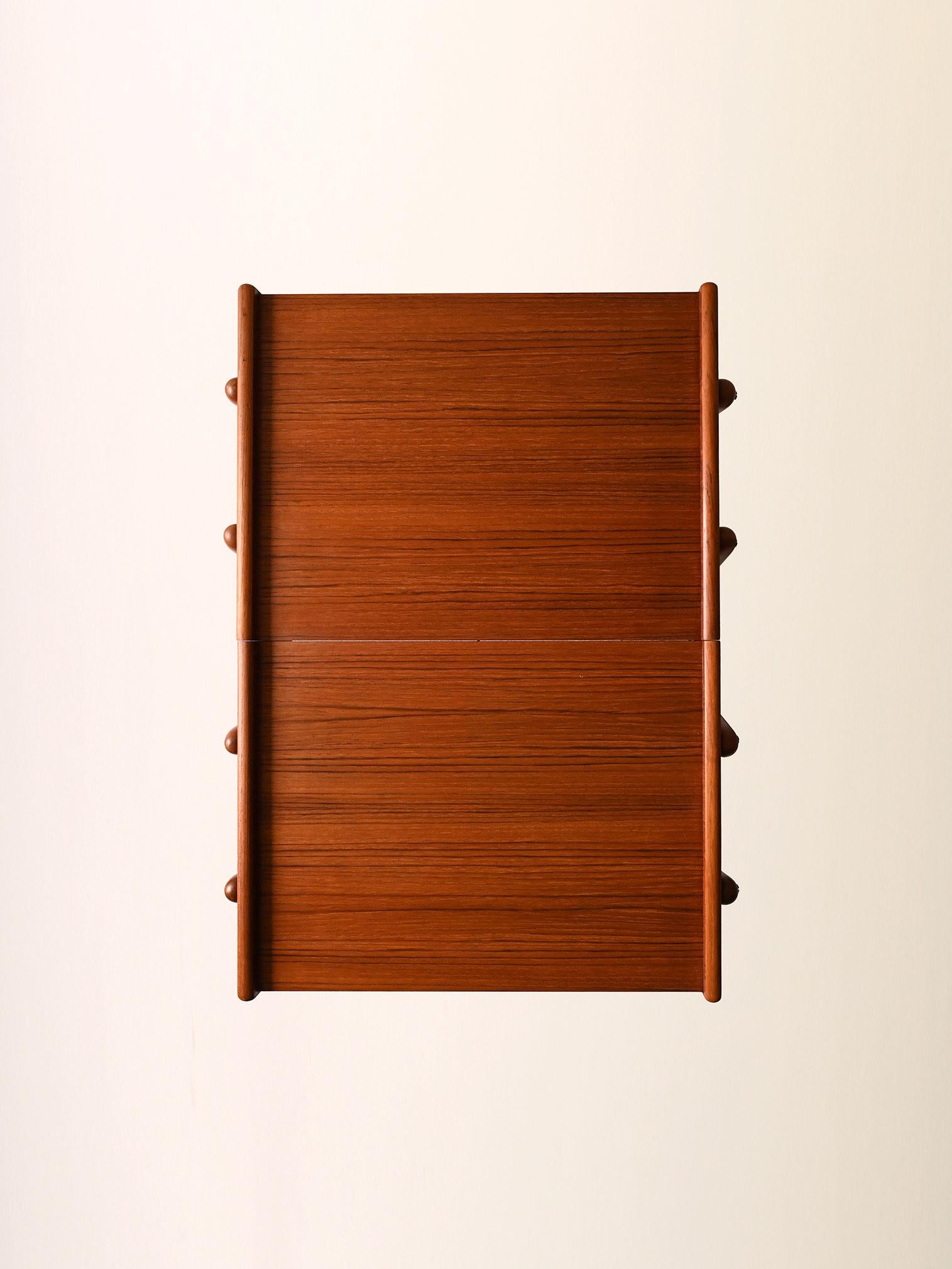 Coppia comodini scandinavi teak con cassetto a scomparsa in vendita 2