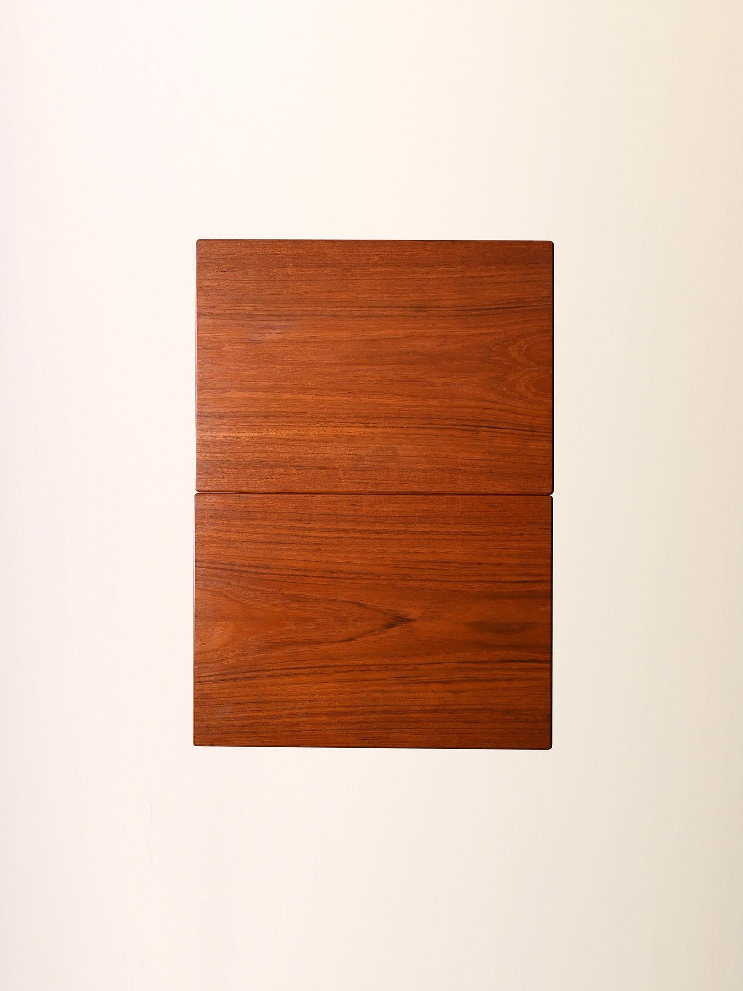 Coppia comodini scandinavi teak scuro anni '50 en vente 1