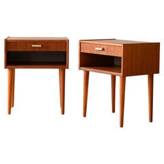 Coppia comodini scandinavi vintage con maniglie in ottone
