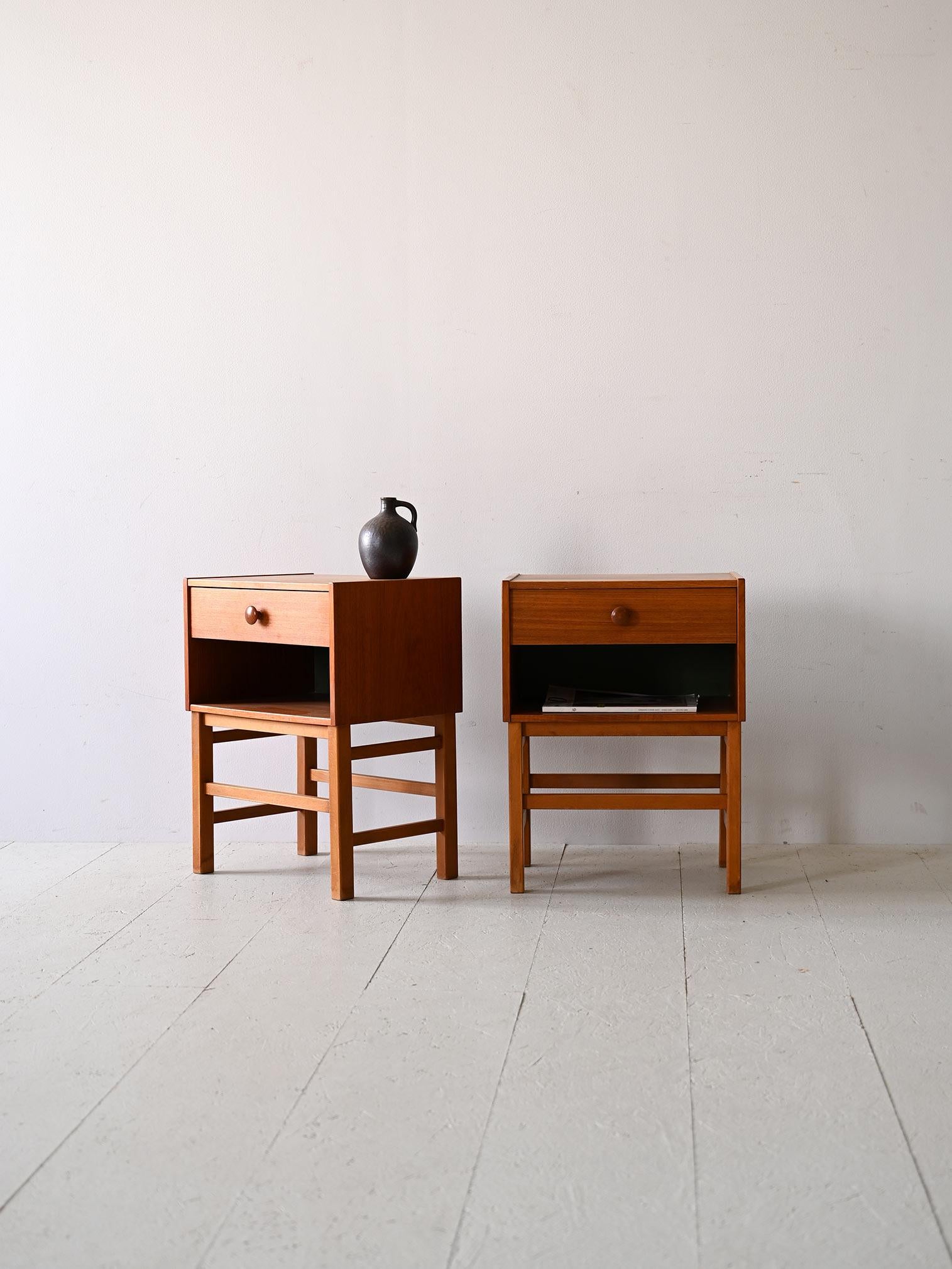 Scandinavian Modern Pair of square nightstands of Nordic manufacture For Sale