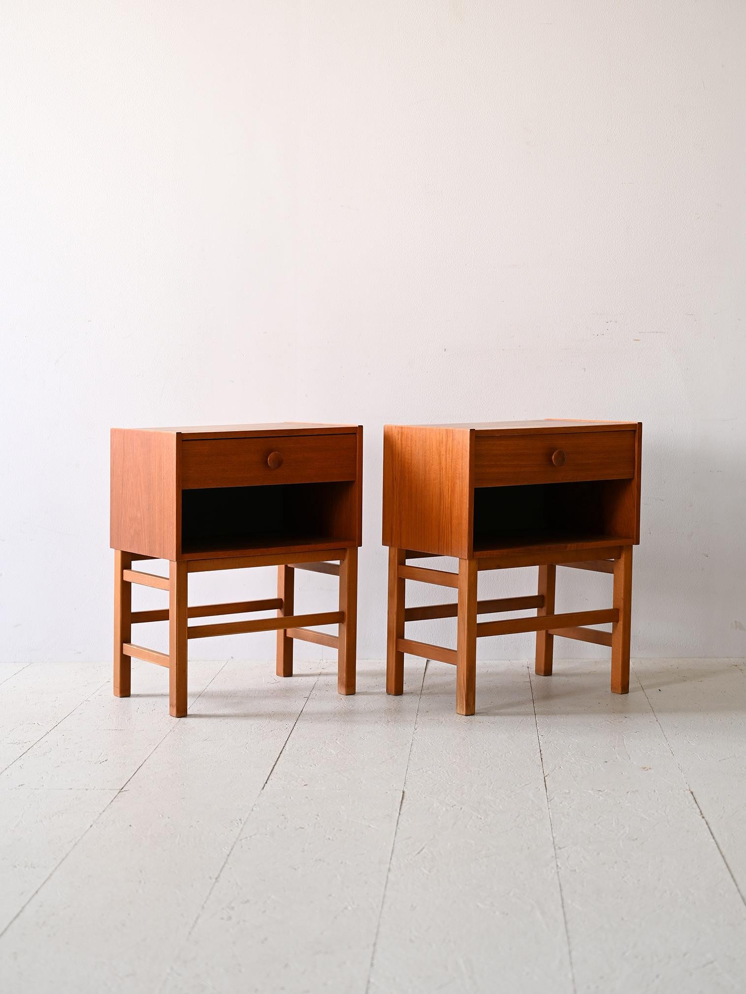 Scandinavian Pair of square nightstands of Nordic manufacture For Sale