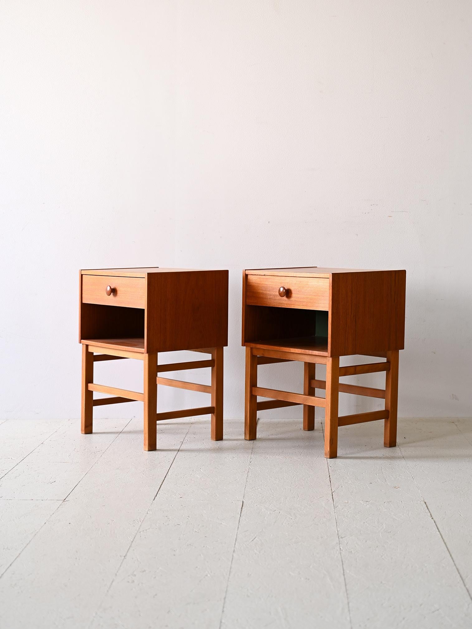 Pair of square nightstands of Nordic manufacture In Good Condition For Sale In Brescia, IT
