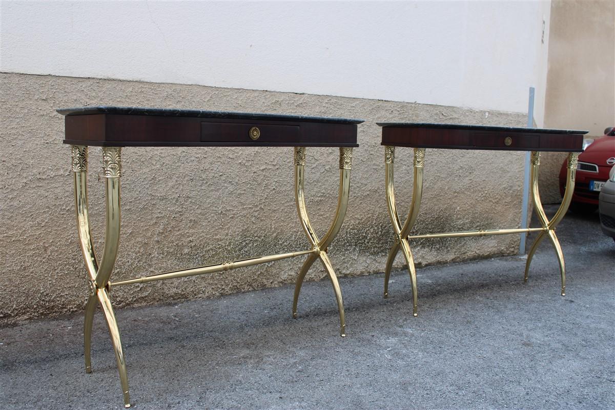 Coppia di Eleganti consolle realizzate begli anni 1950 circa, attribuite a Paolo Buffa Designer Importante Italiano, marmo ottone e legno restaurate.