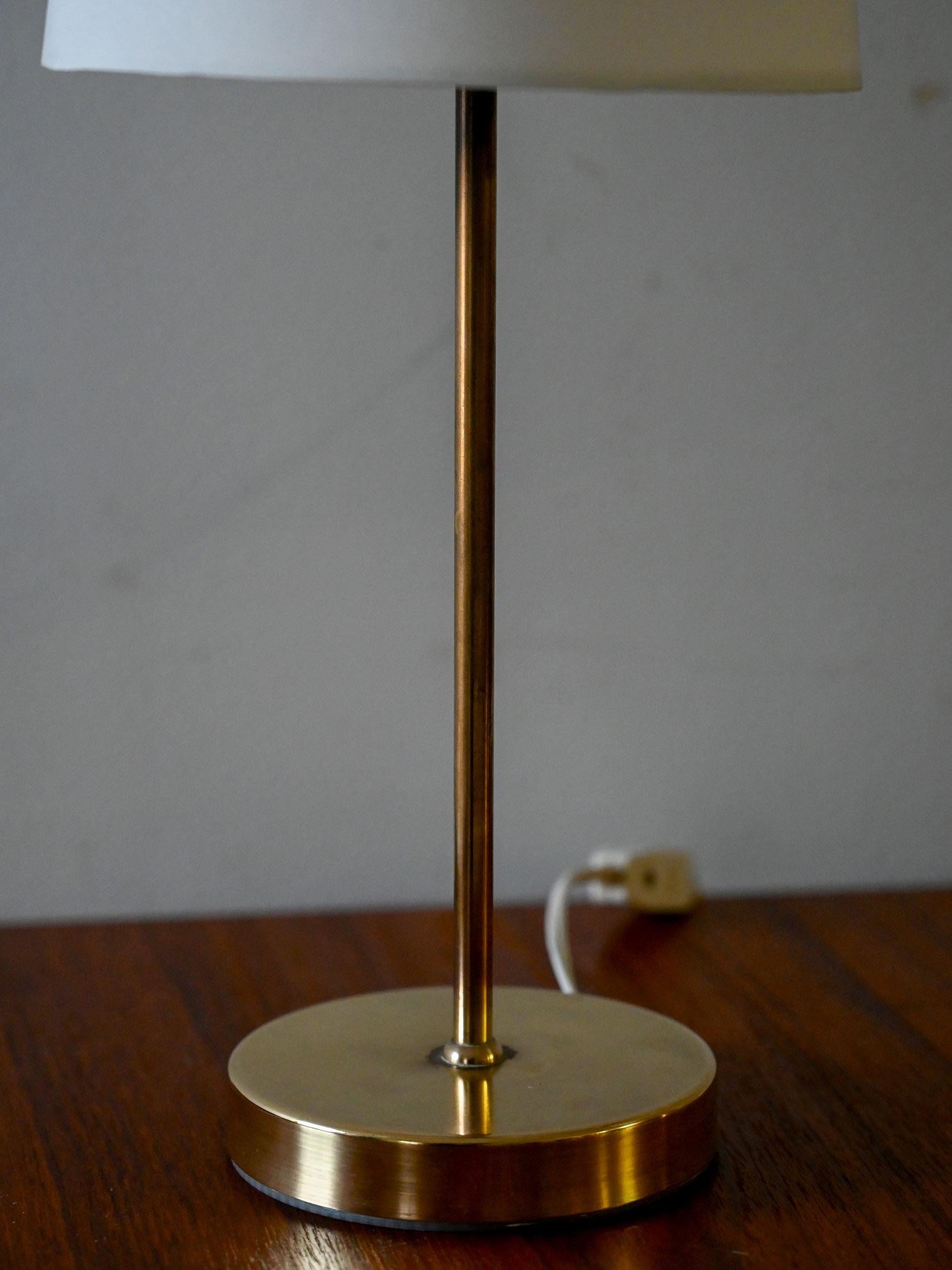 Pair of Scandinavian brass abat-jours In Good Condition For Sale In Brescia, IT