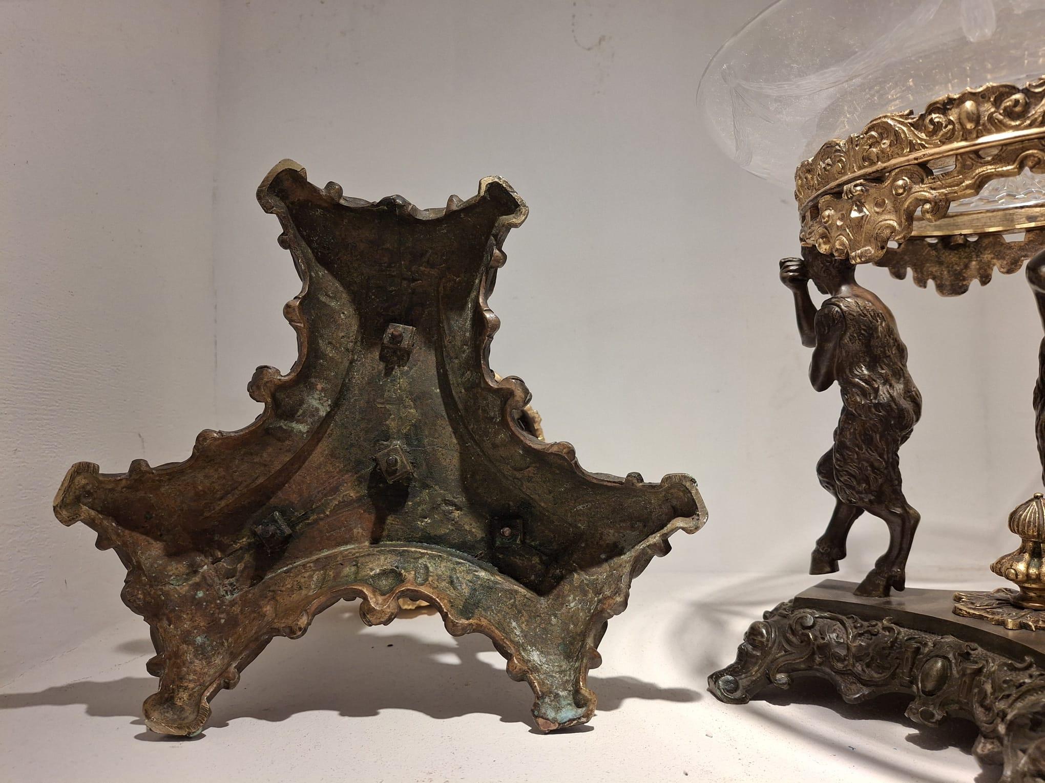 Other Pair of bronze centerpiece risers with double patina For Sale