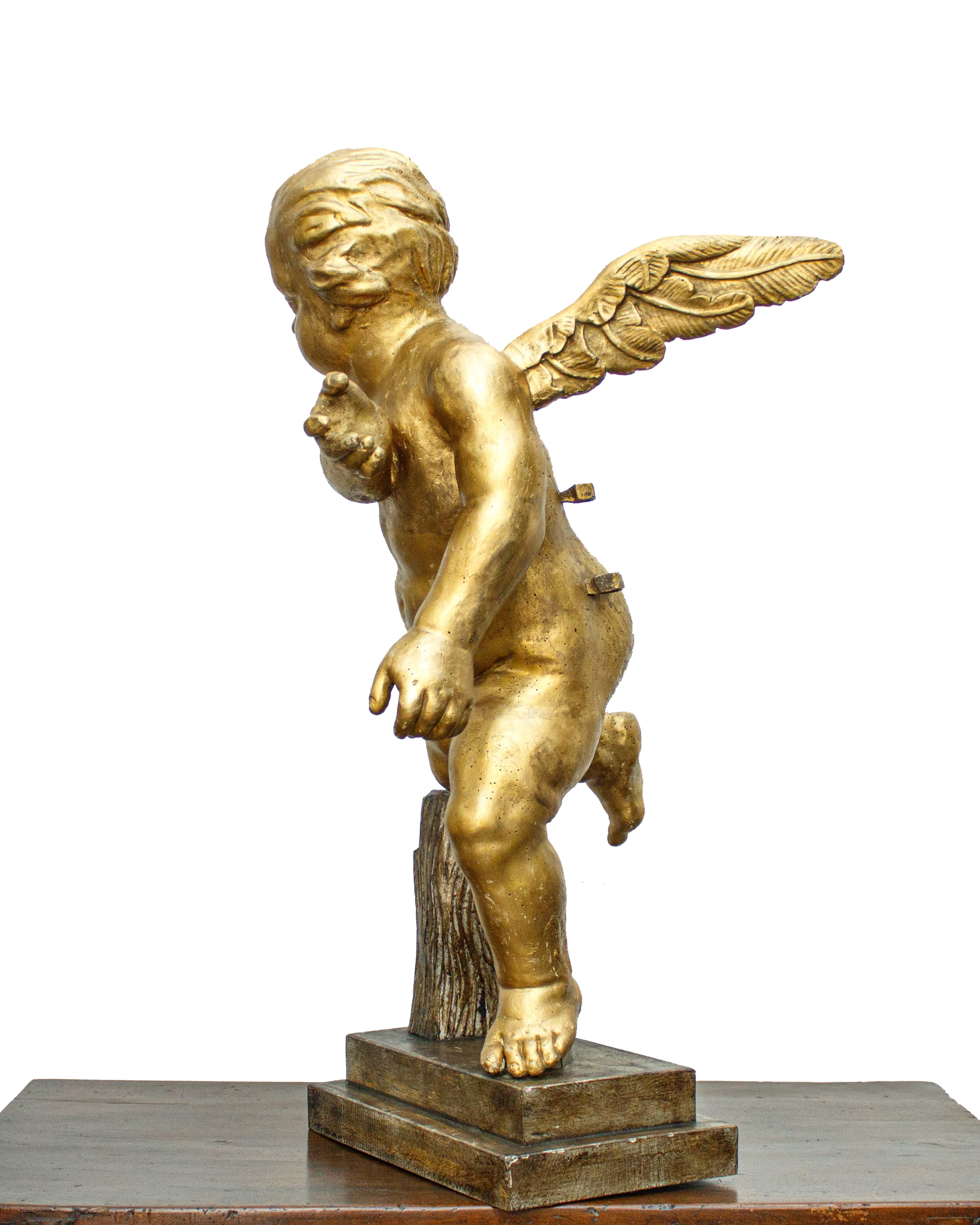 Pair of angels in gilded wood Rome 17th century In Good Condition For Sale In Milan, IT