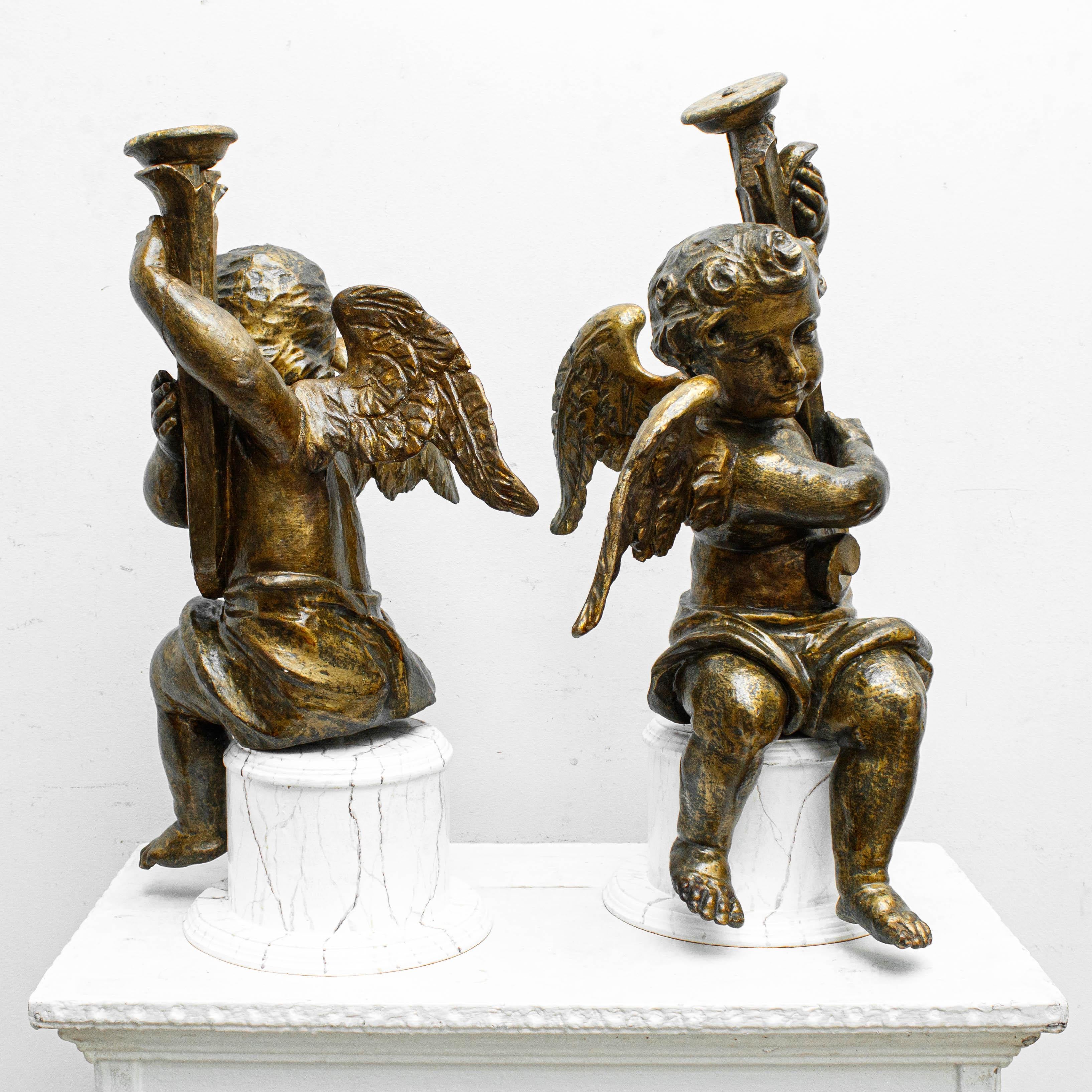 Pair of candle-bearing angels, Carved and gilded wood, 18th century For Sale 5