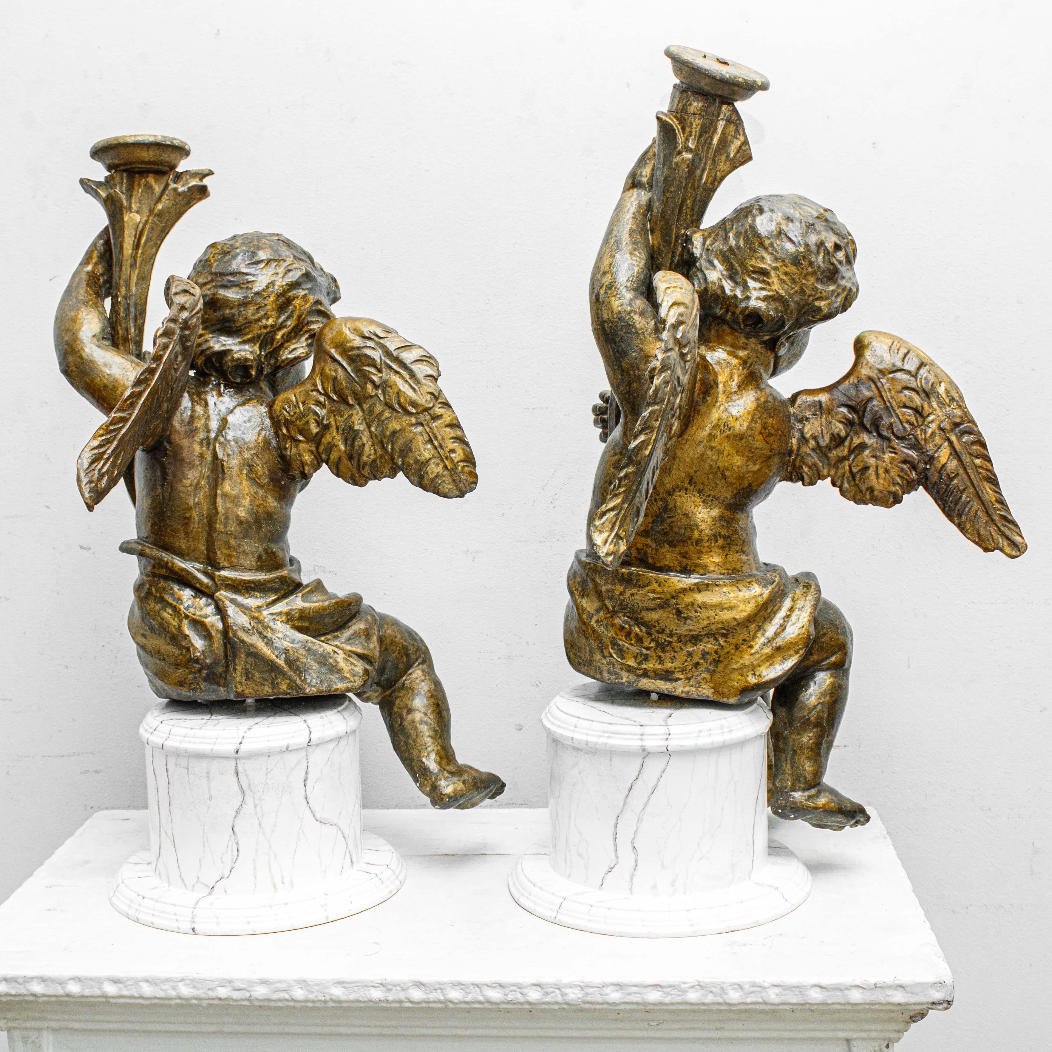 Pair of candle-bearing angels, Carved and gilded wood, 18th century For Sale 10