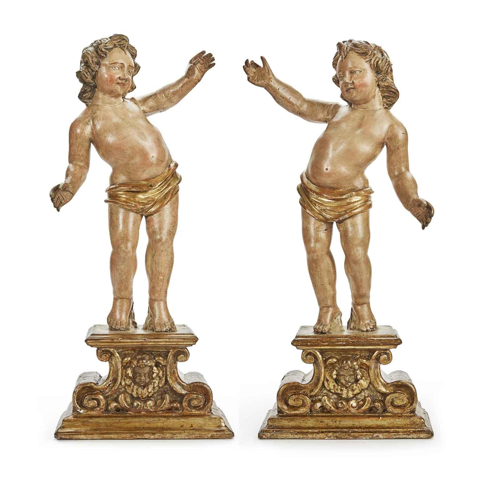 Baroque Pair of Angels on Carved Base from the 1700s For Sale