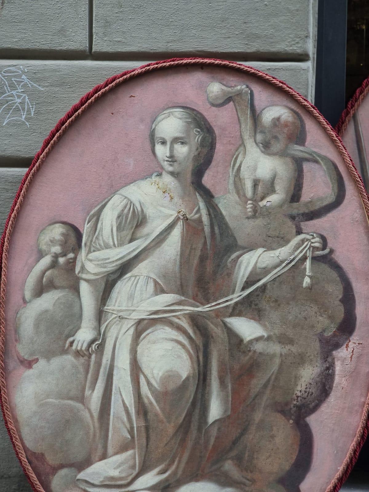 Italian Coppia di antichi dipinti ovali XVIII secolo in vendita