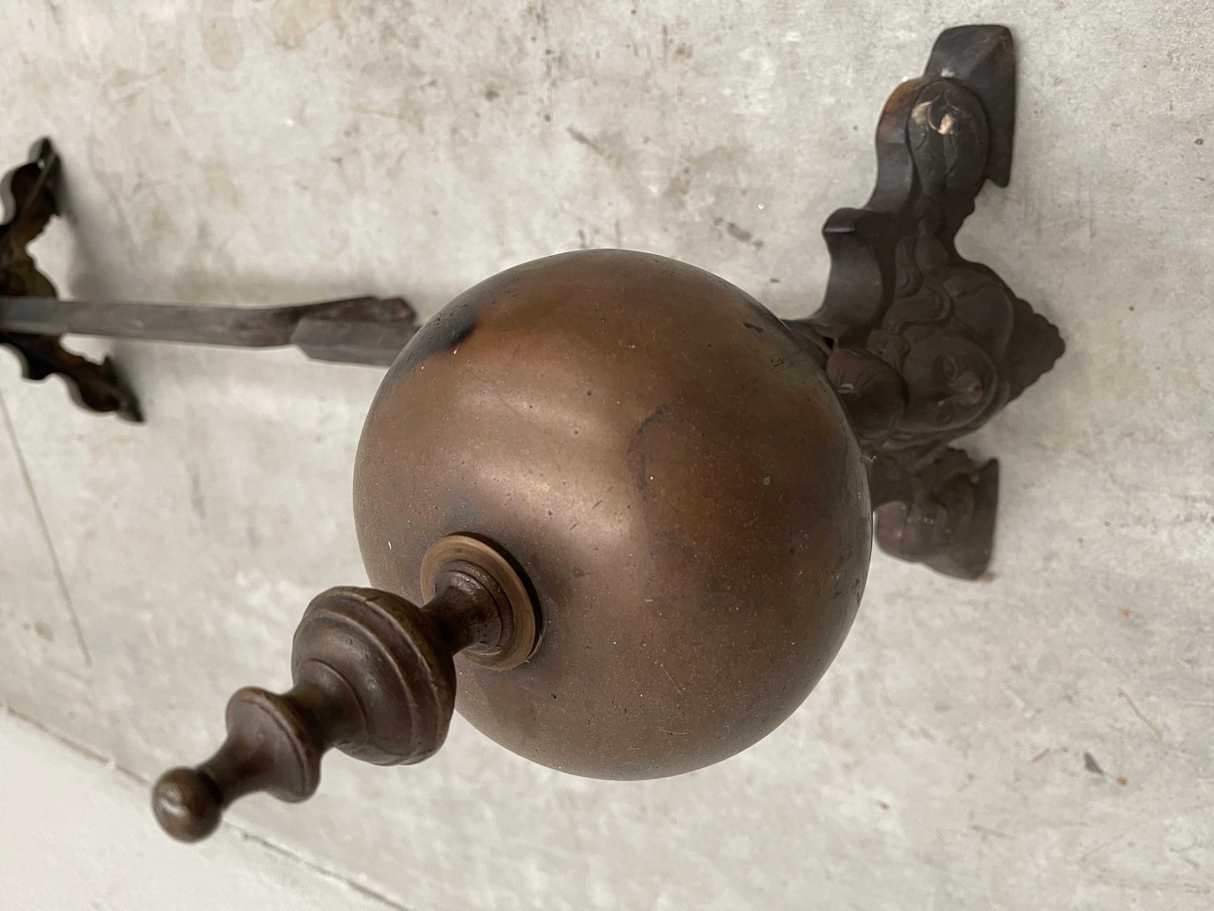 Coppia di antiqui alari per camino bronzo In Fair Condition For Sale In Cantù, IT