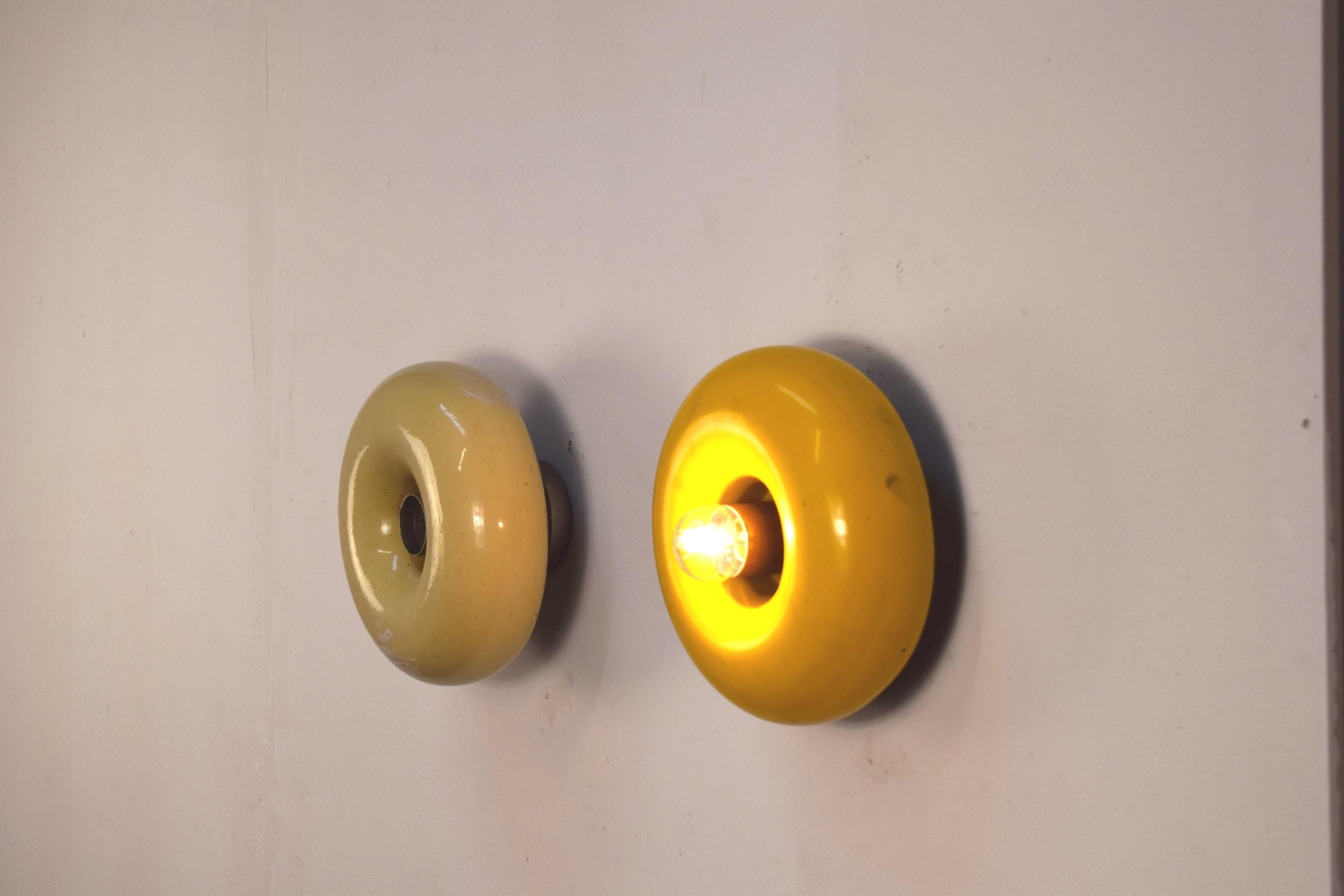 Coppia di applique di Ingo Maurer per Design M modello Pox, Germania, anni '60. in vendita 4