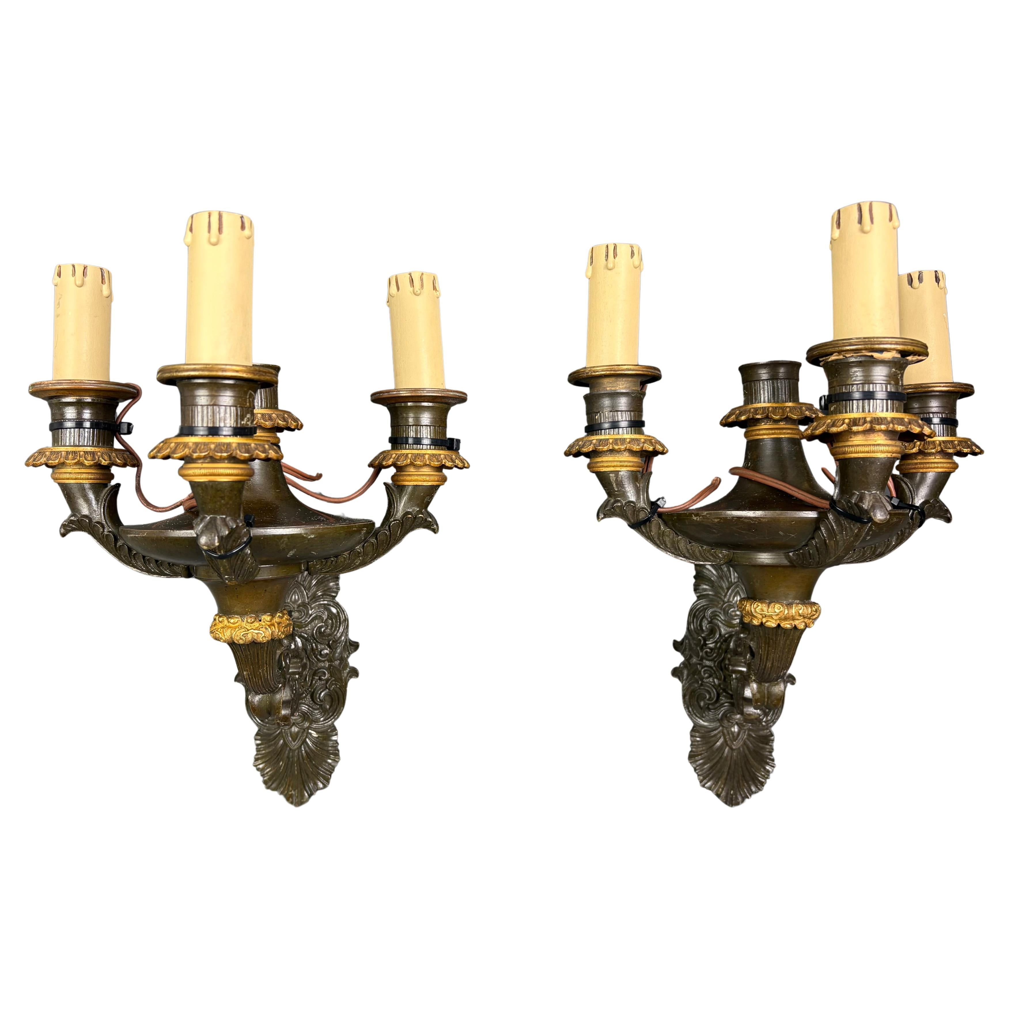Coppia di Applique Francesi Impero o Restaurazione Bronzo Dorato