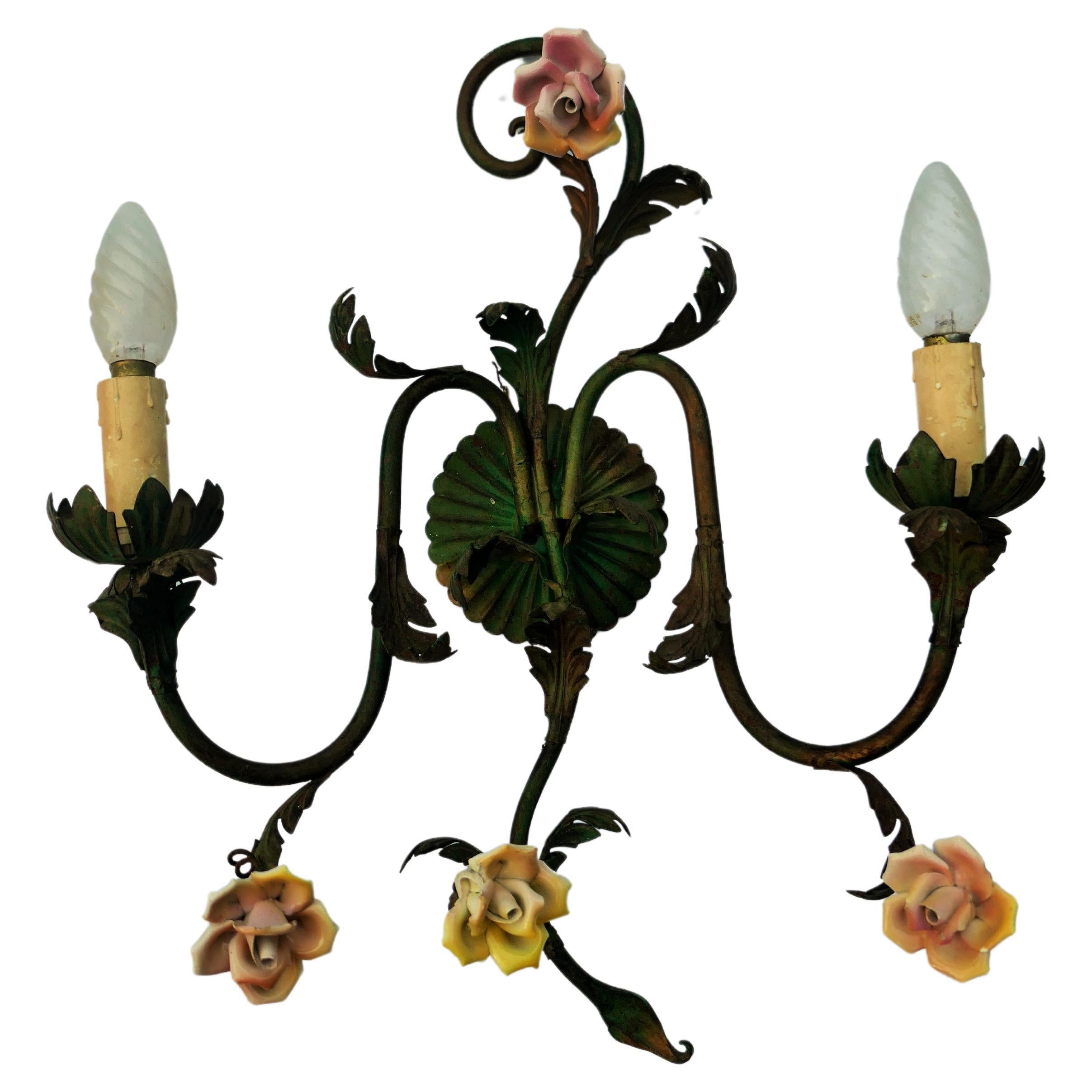 Coppia di applique in metallo e ceramica - Rosa in vendita 4