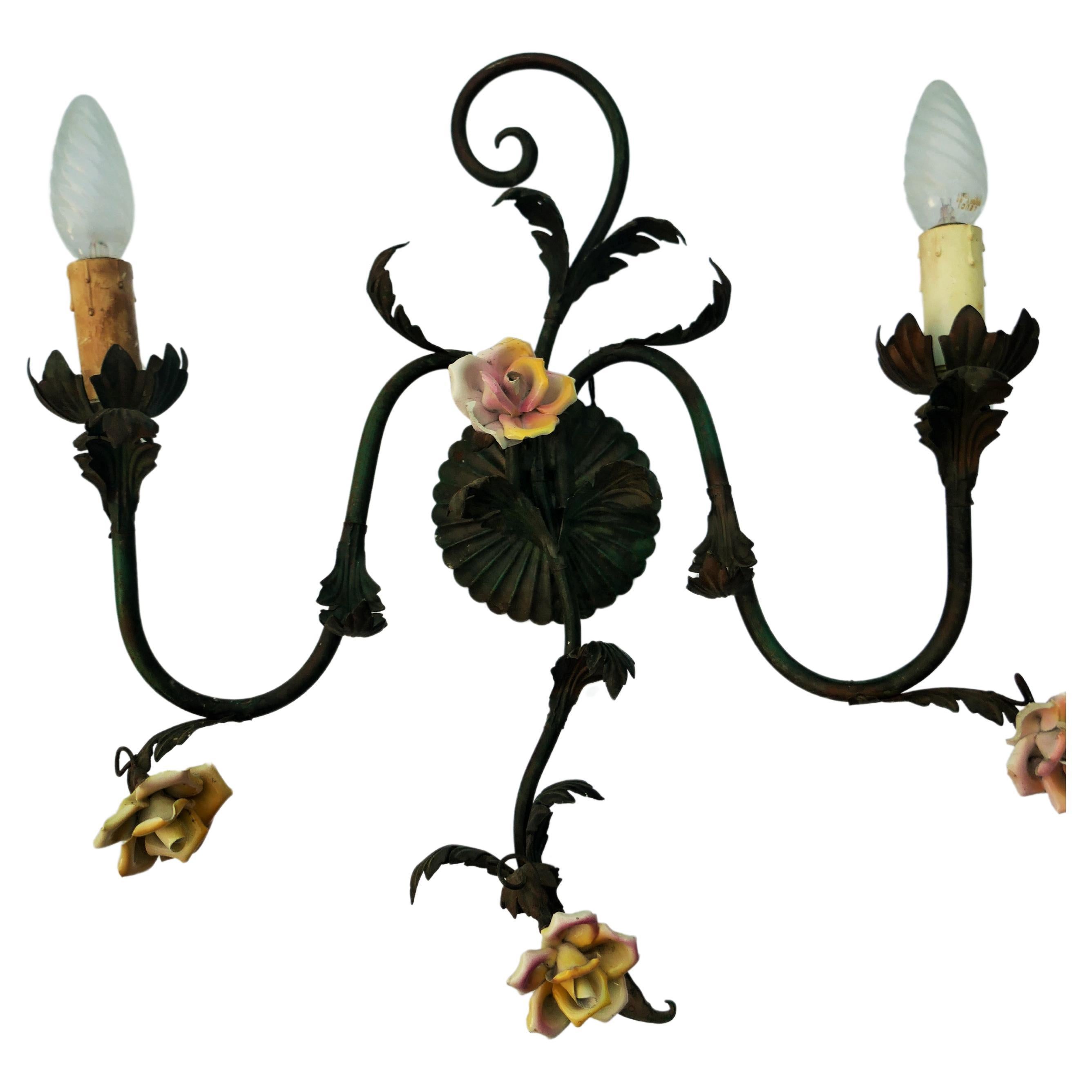 Coppia di applique in metallo e ceramica - Rosa in vendita 6