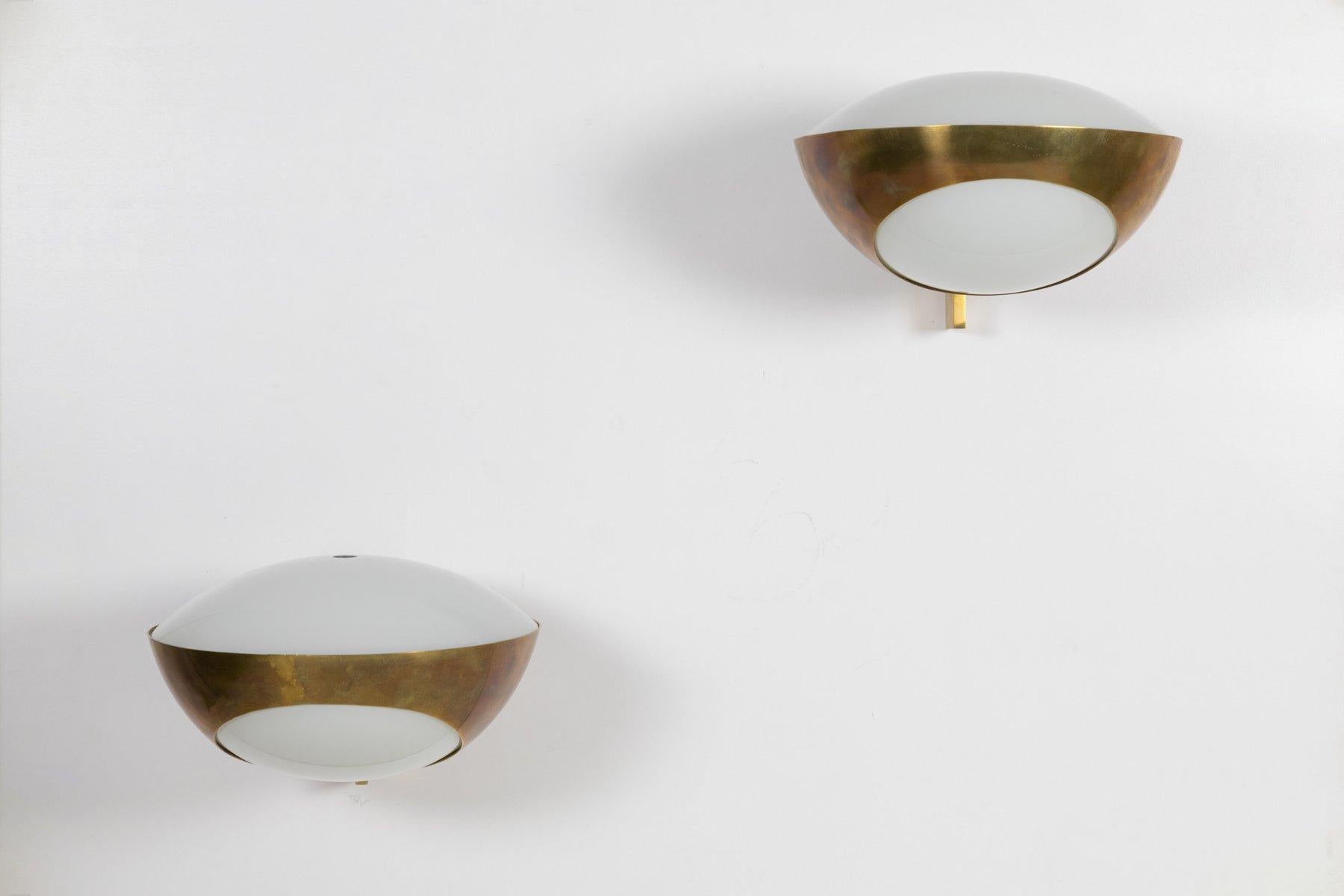 Mid-Century Modern Pair of brass and glass wall sconces Max Ingrand for Fontana Arte  For Sale