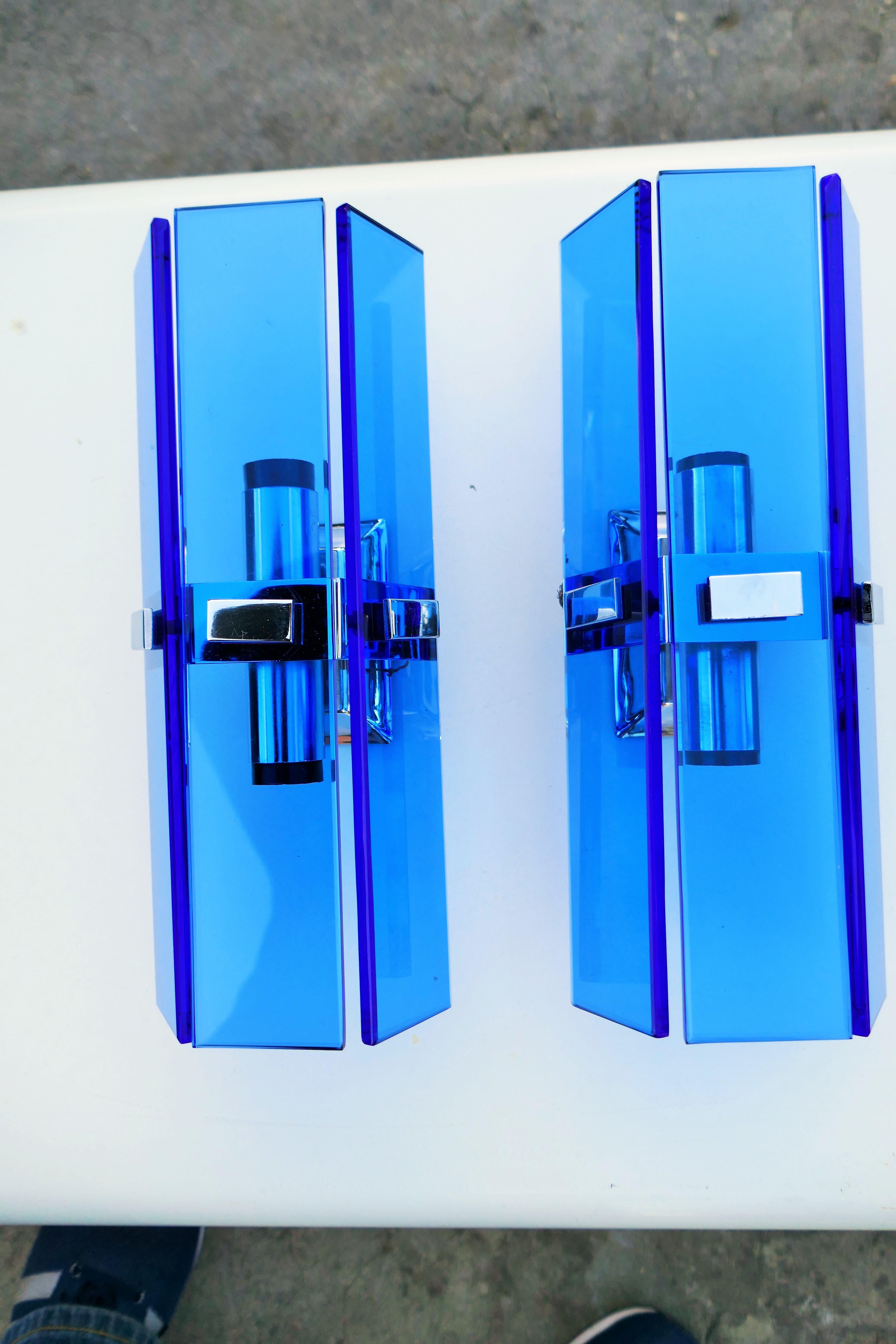 Pair of blue glass wall sconces attributed to Veca.
Good conditions.
Thank you