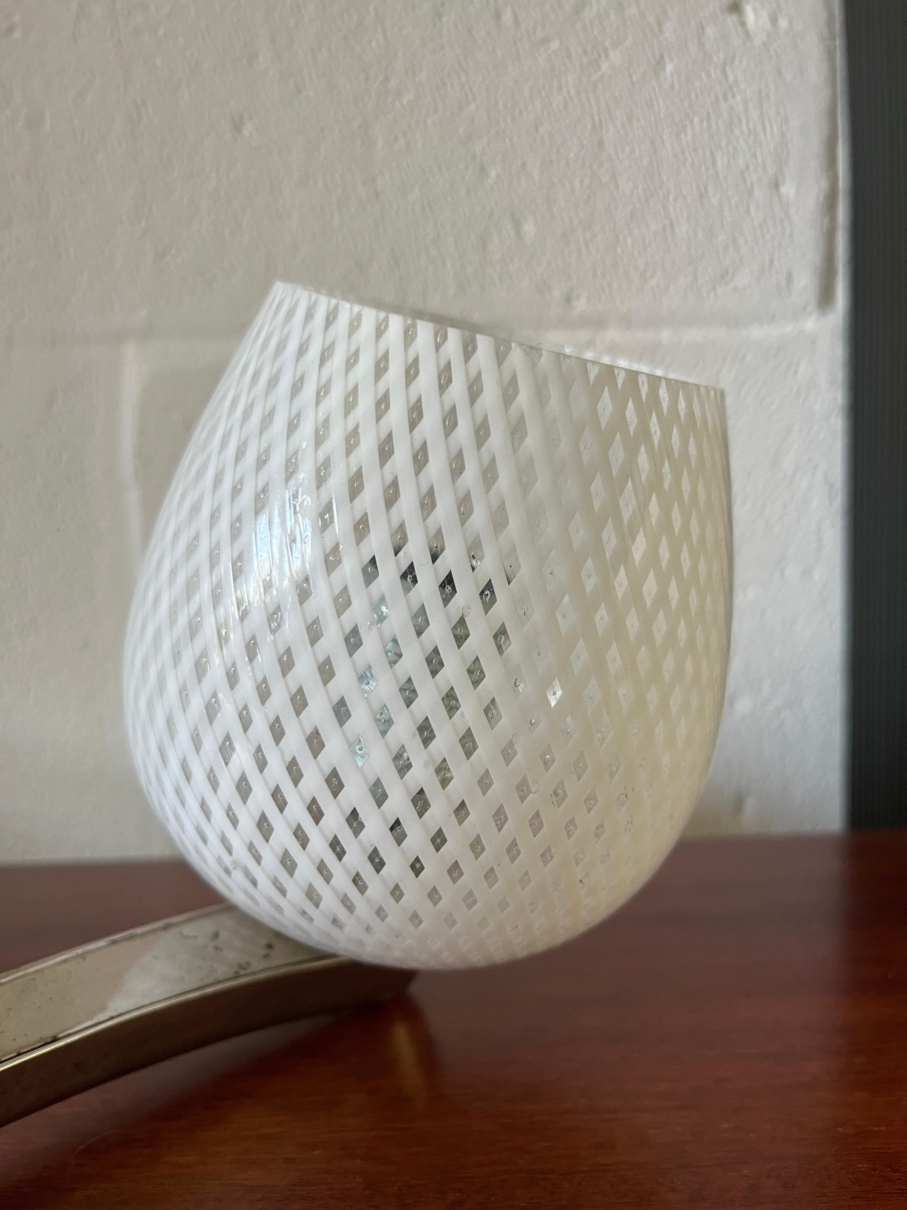 Coppia di applique in vetro di murano anni 50 con sostegno orientabile Italian en venta