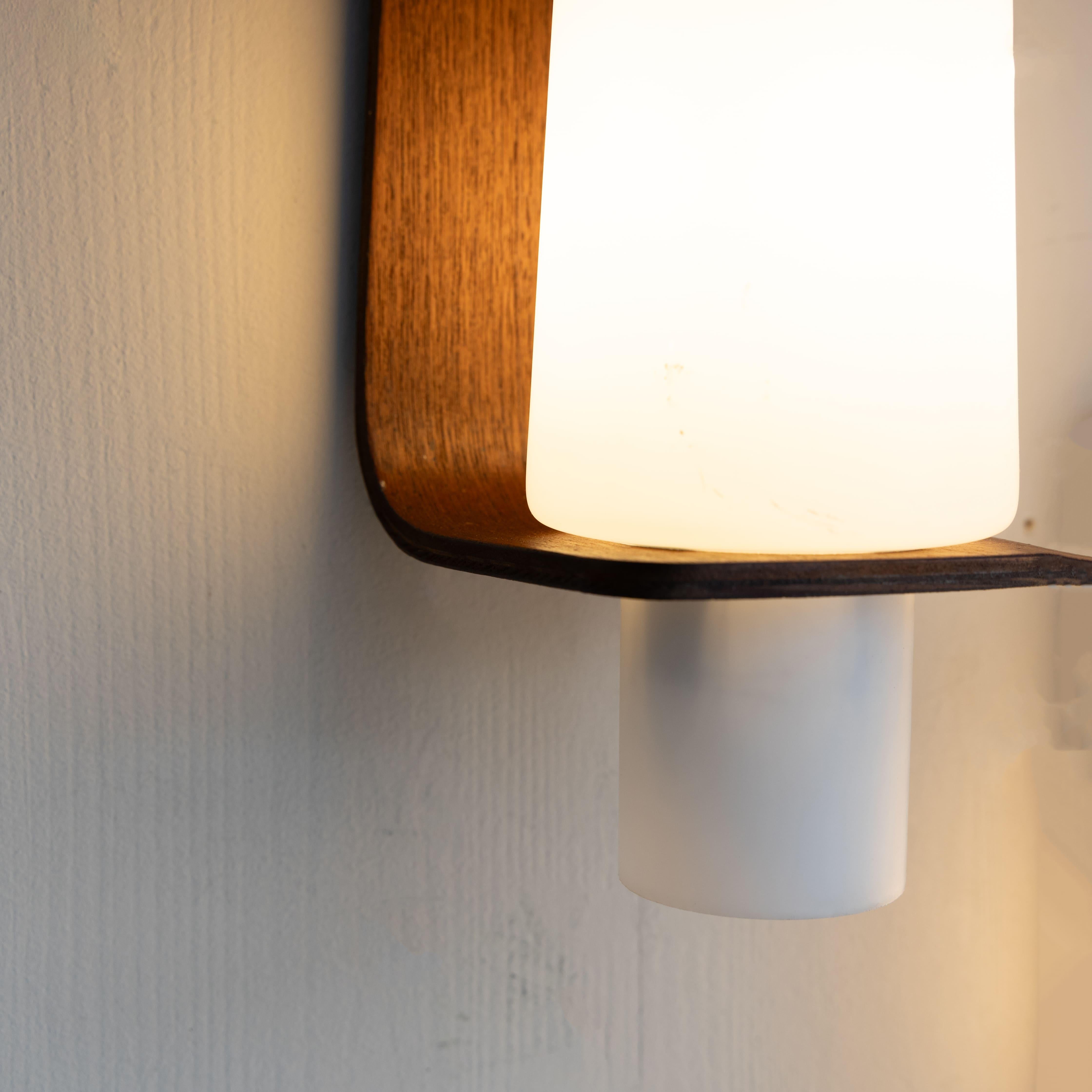 Italian Coppia di applique in vetro e legno, 1960 en vente