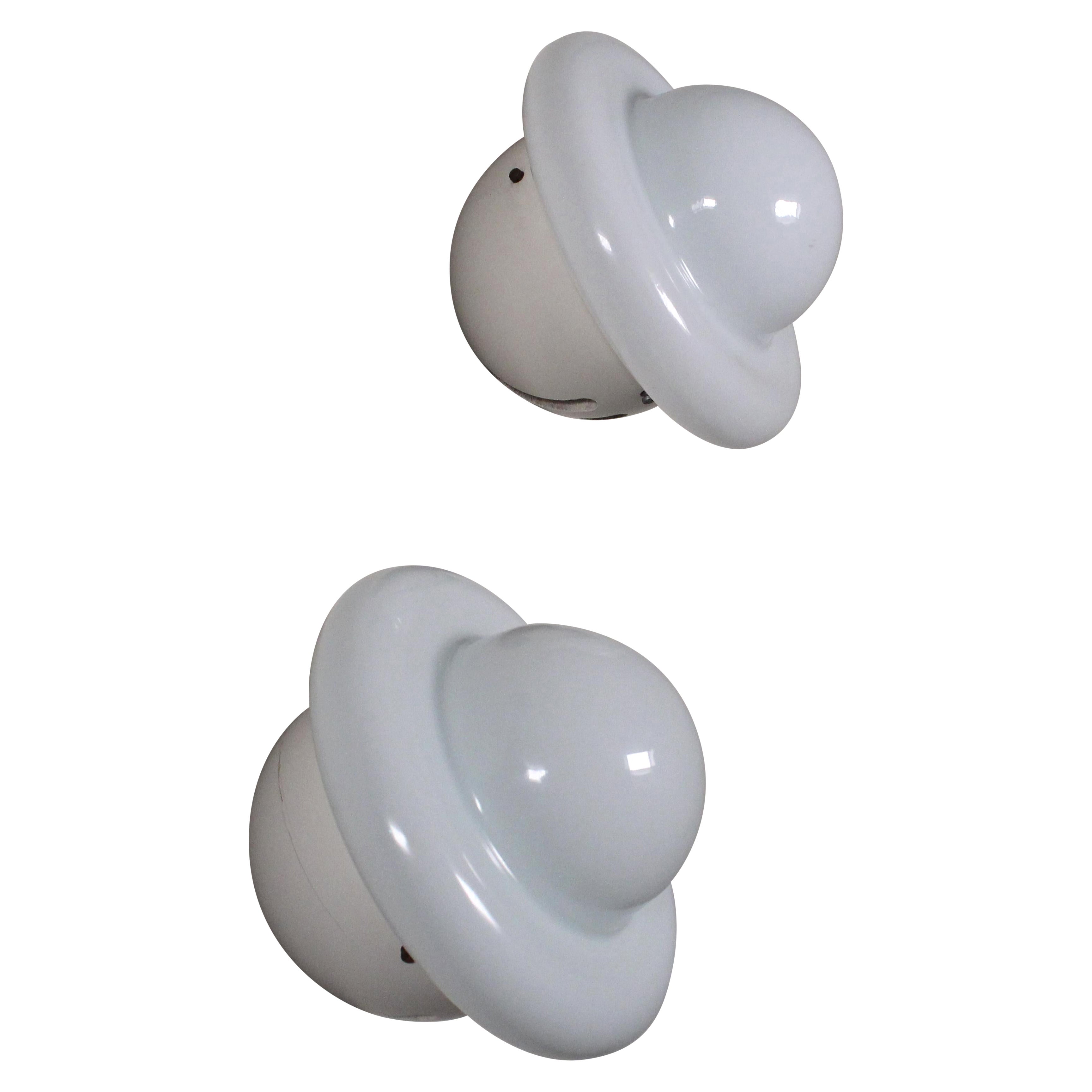 Coppia di applique in vetro opalino e plastica, 1965