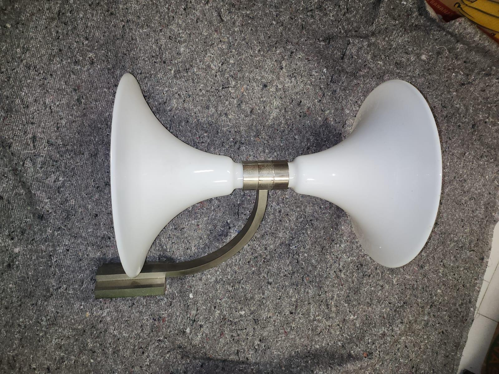 Stupenda coppia di lampade da parete disegnate da Franco Albini e Franca Helg per Sirrah, azienda italiana che tra gli anni 60-70 commerciava lampade disegnate dai migliori architetti, come appunto Franco Albini. Impianto elettrico originale 
