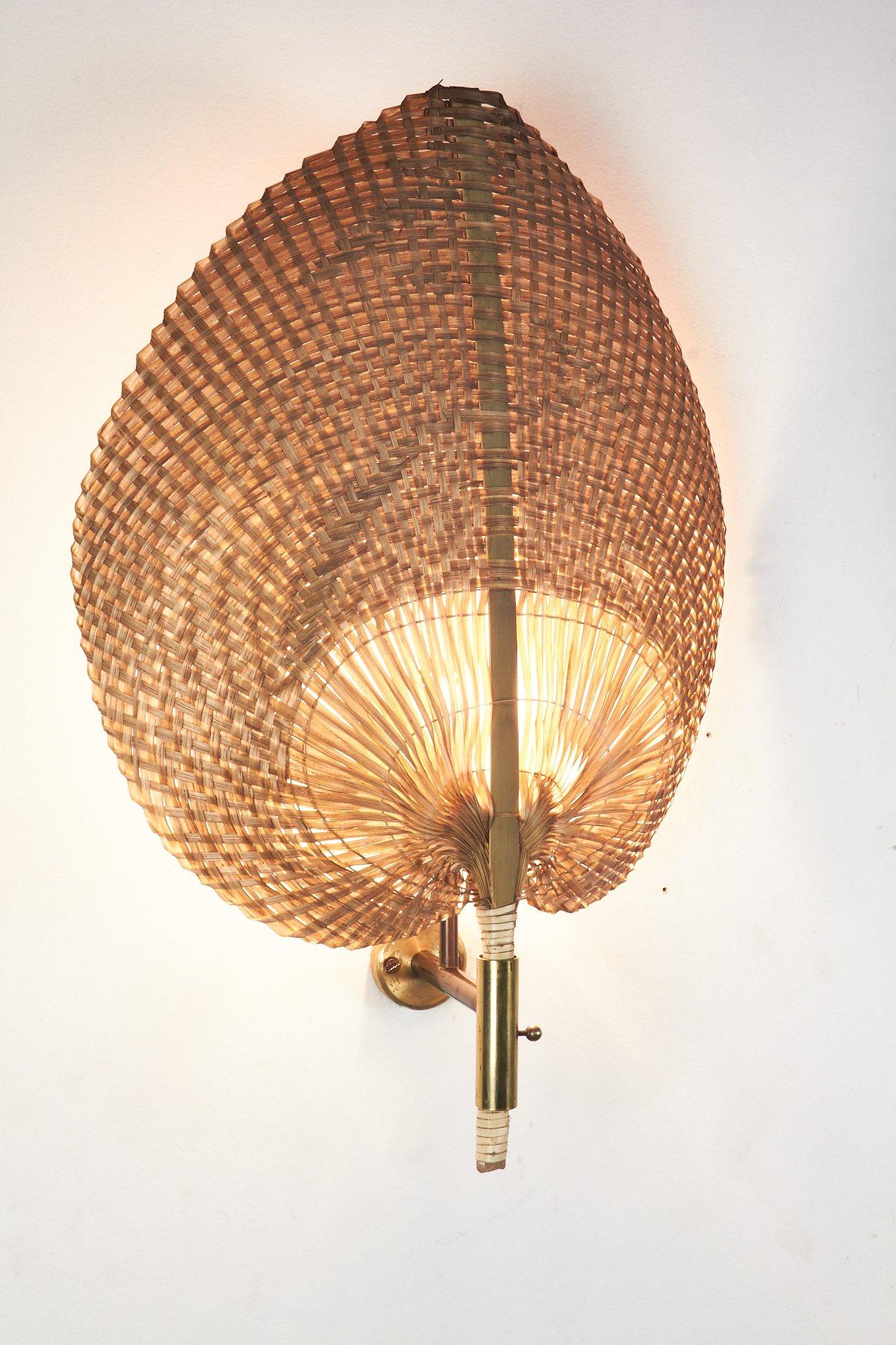 coppia di applique realizzate in italia negli anni '70, di grande impatto decorativo disegnate sullo stile di Ingo Maurer, restaurate e rielettrificate, ottime per qualsiasi tipo di ambiente.