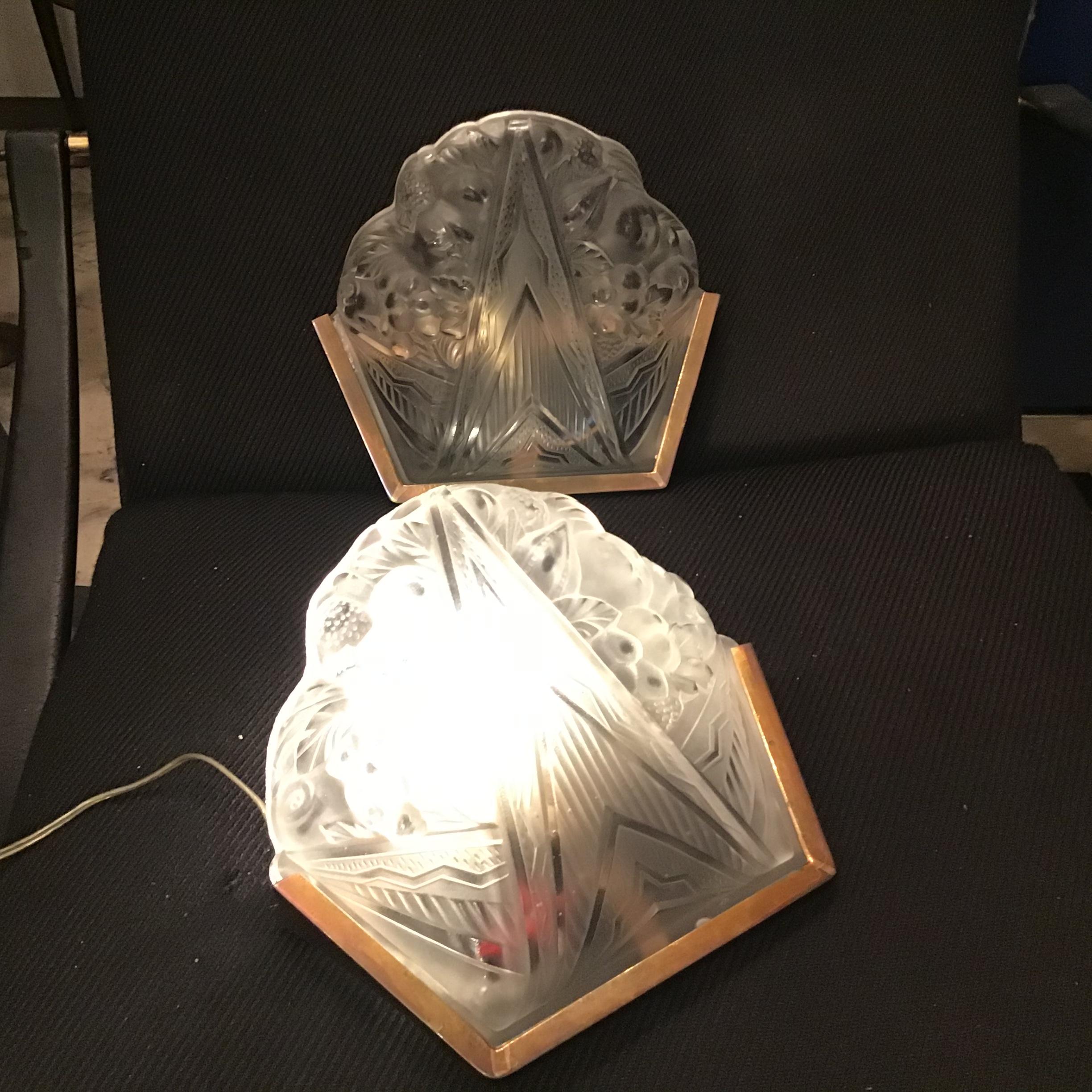 Pair Of French Wall Lights 1930s Art D'eco Frosted Glass Chrome Metal For Sale 6