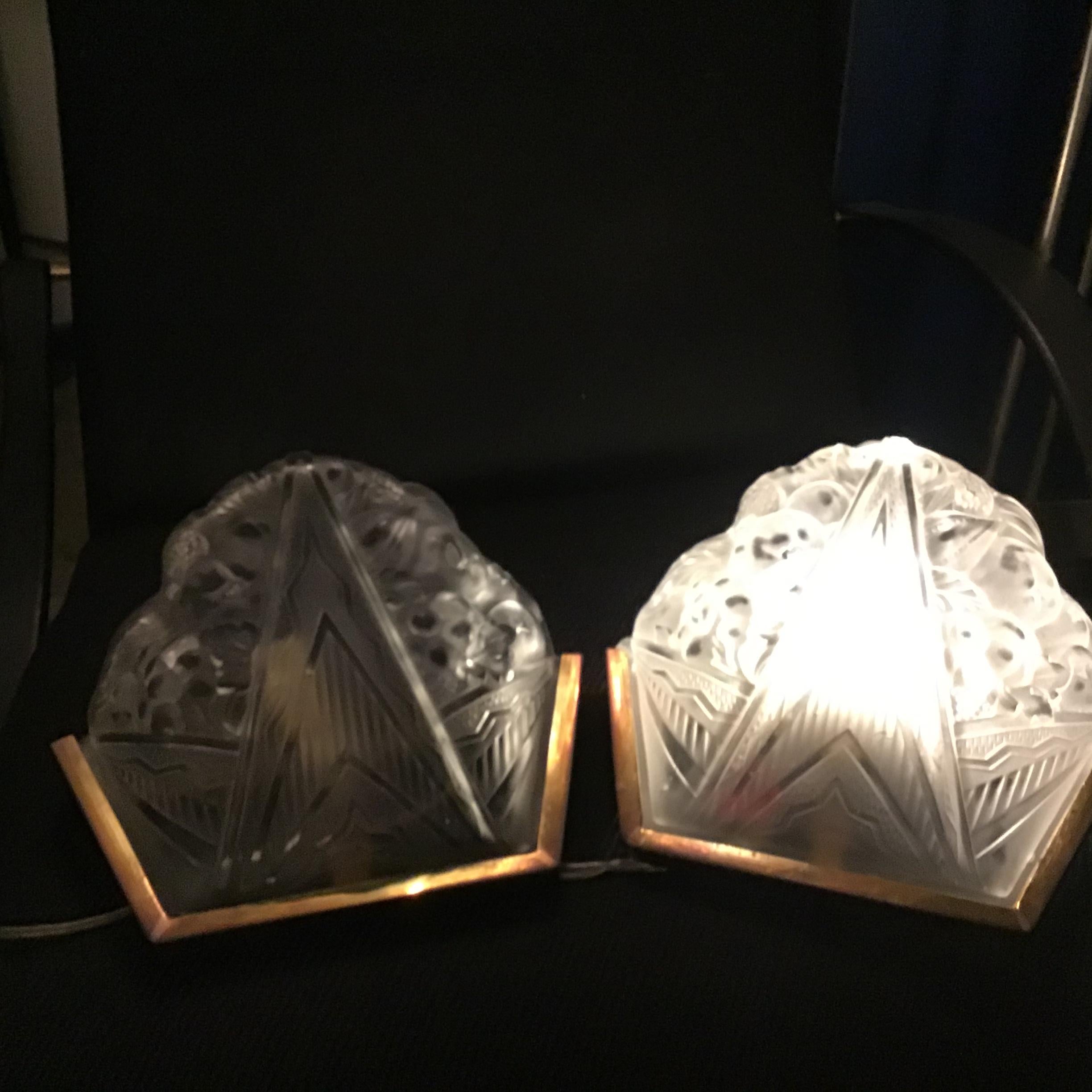 Pair Of French Wall Lights 1930s Art D'eco Frosted Glass Chrome Metal For Sale 8
