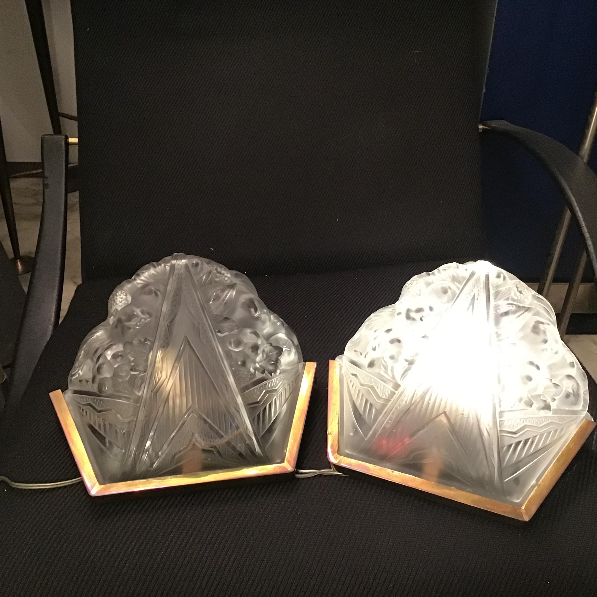 Pair Of French Wall Lights 1930s Art D'eco Frosted Glass Chrome Metal For Sale 9
