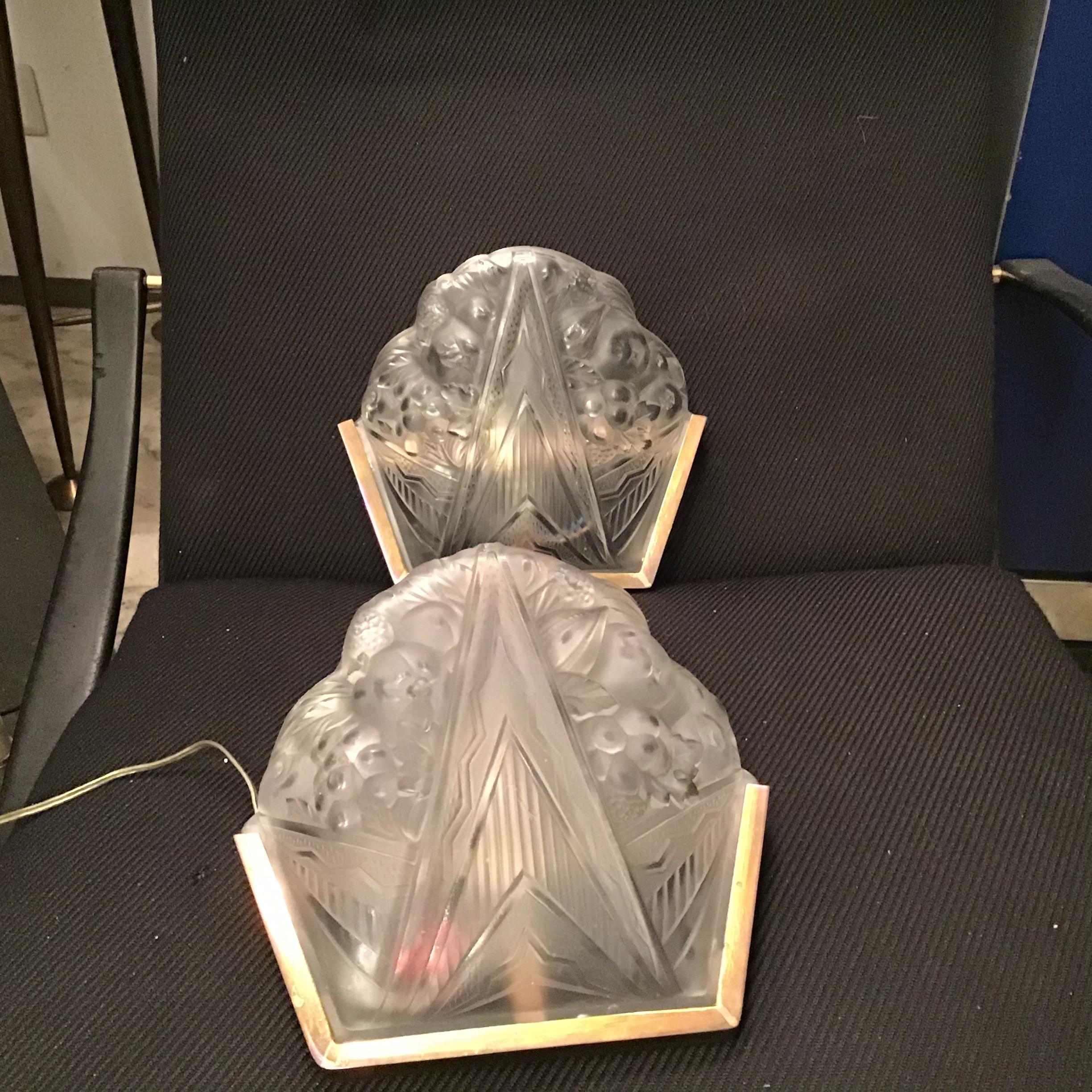 Other Pair Of French Wall Lights 1930s Art D'eco Frosted Glass Chrome Metal For Sale