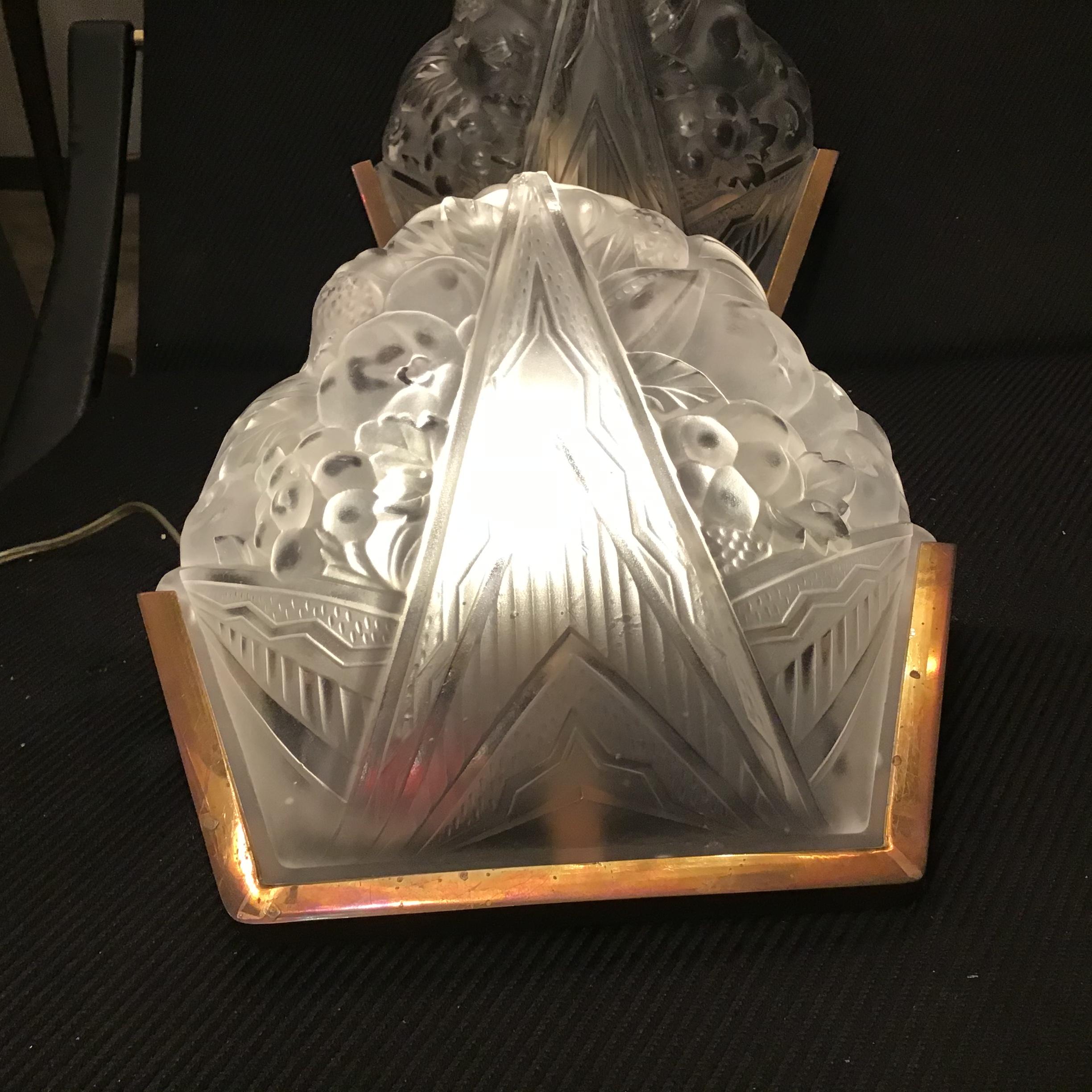 Mid-20th Century Pair Of French Wall Lights 1930s Art D'eco Frosted Glass Chrome Metal For Sale