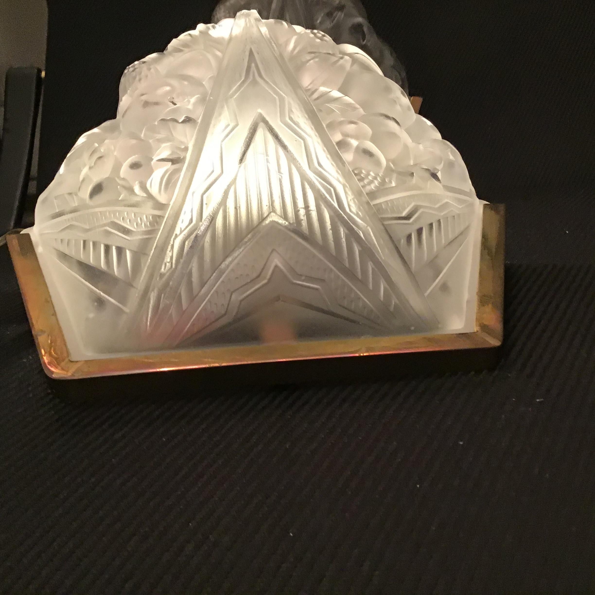 Pair Of French Wall Lights 1930s Art D'eco Frosted Glass Chrome Metal For Sale 2