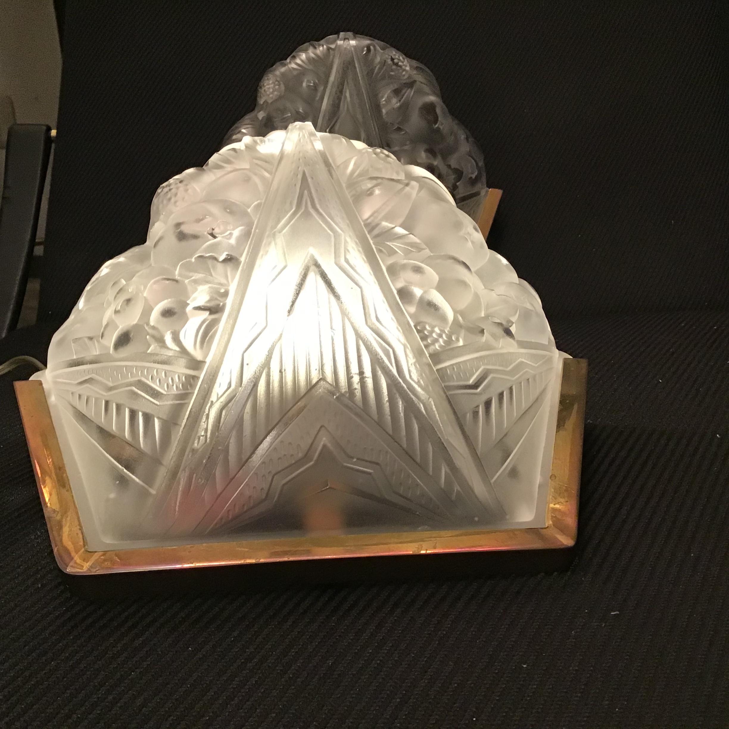 Pair Of French Wall Lights 1930s Art D'eco Frosted Glass Chrome Metal For Sale 3