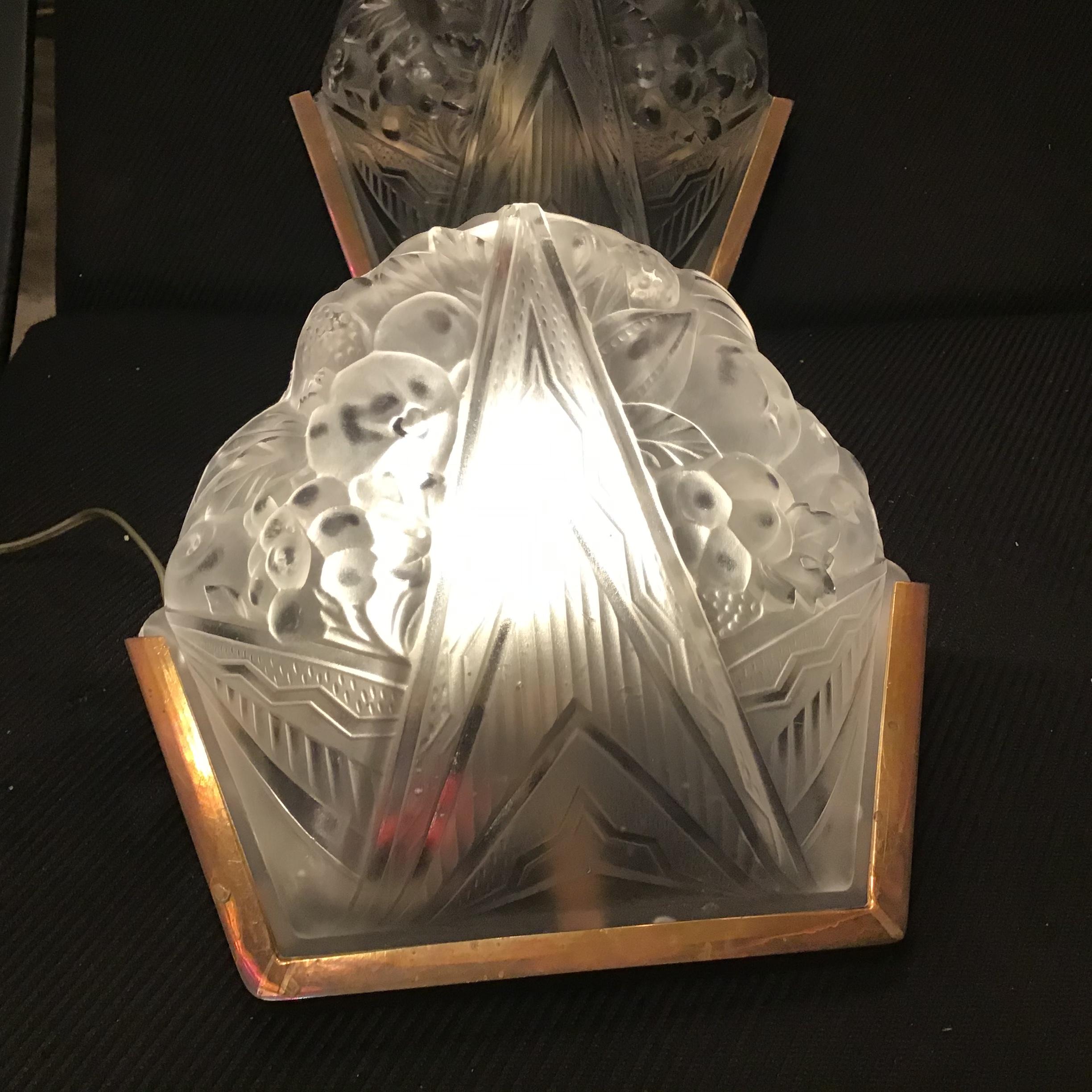 Pair Of French Wall Lights 1930s Art D'eco Frosted Glass Chrome Metal For Sale 4